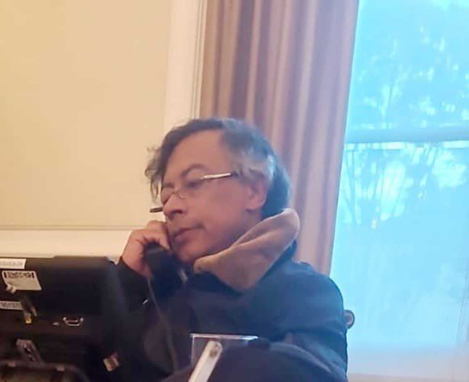 El presidente colombiano, Gustavo Petro, durante una llamada con su homólogo estadounidense, Donald Trump.