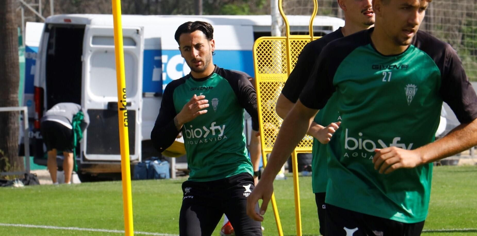Adri Castellano, en un entrenamiento del Córdoba CF.