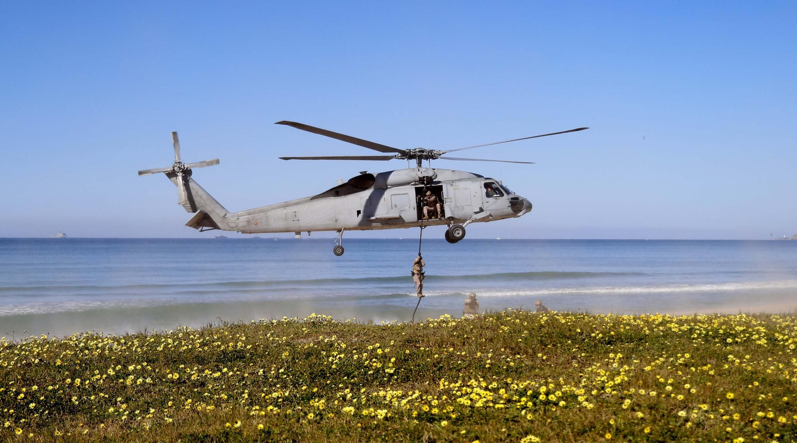 Las fotos del espectacular ejercicio de la Armada y la OTAN en el Retín
