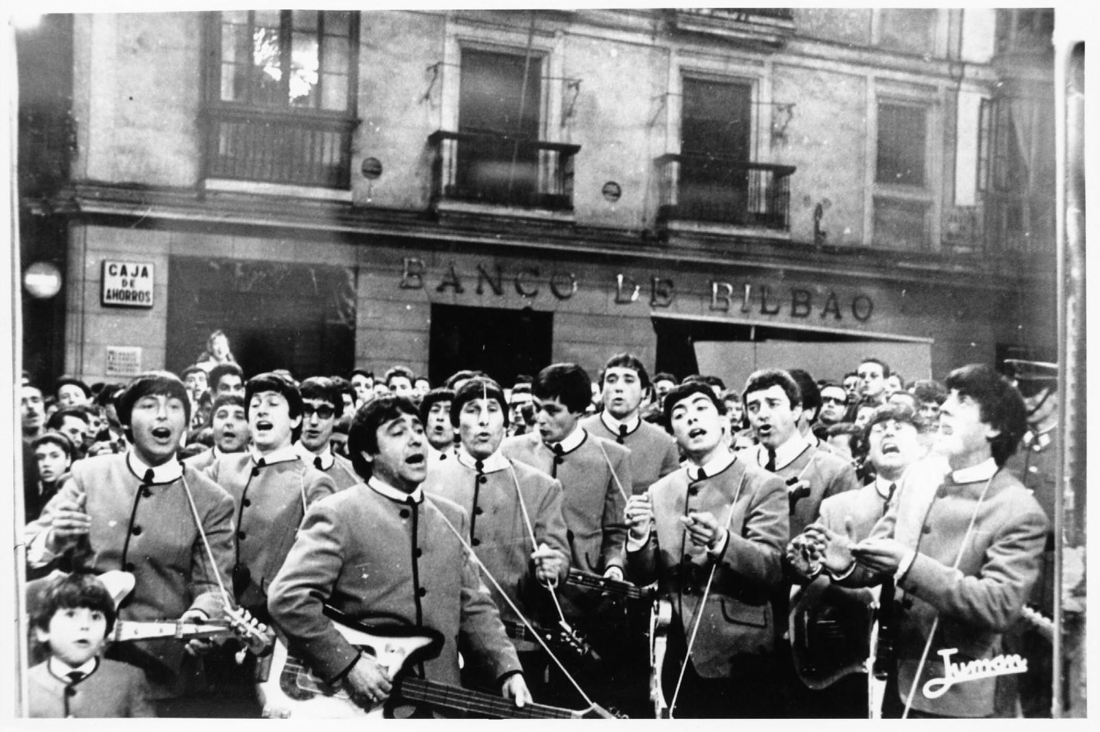 Los Beatles de Cádiz cantando en El Palillero.