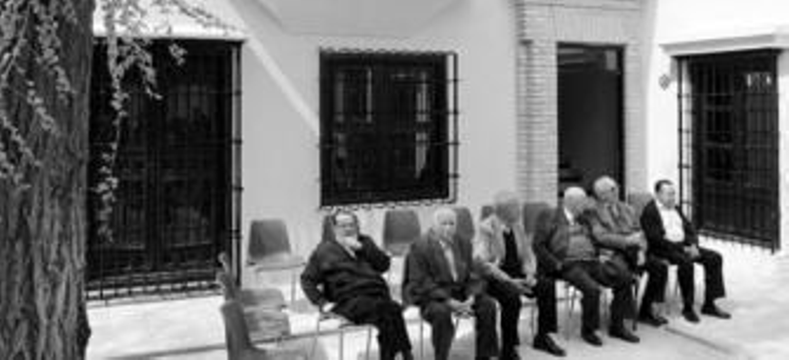 Los vecinos no tardaron ayer en estrenar las nuevas dependencias del palacete.