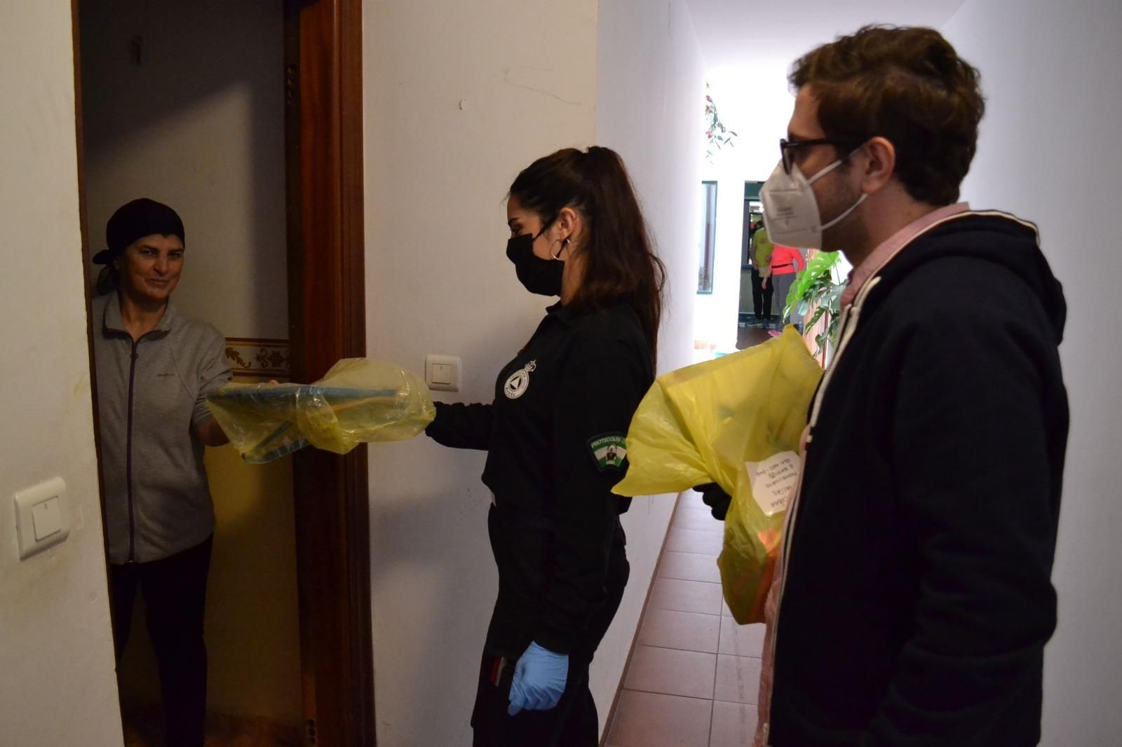 Reparto de material escolar en los domicilios