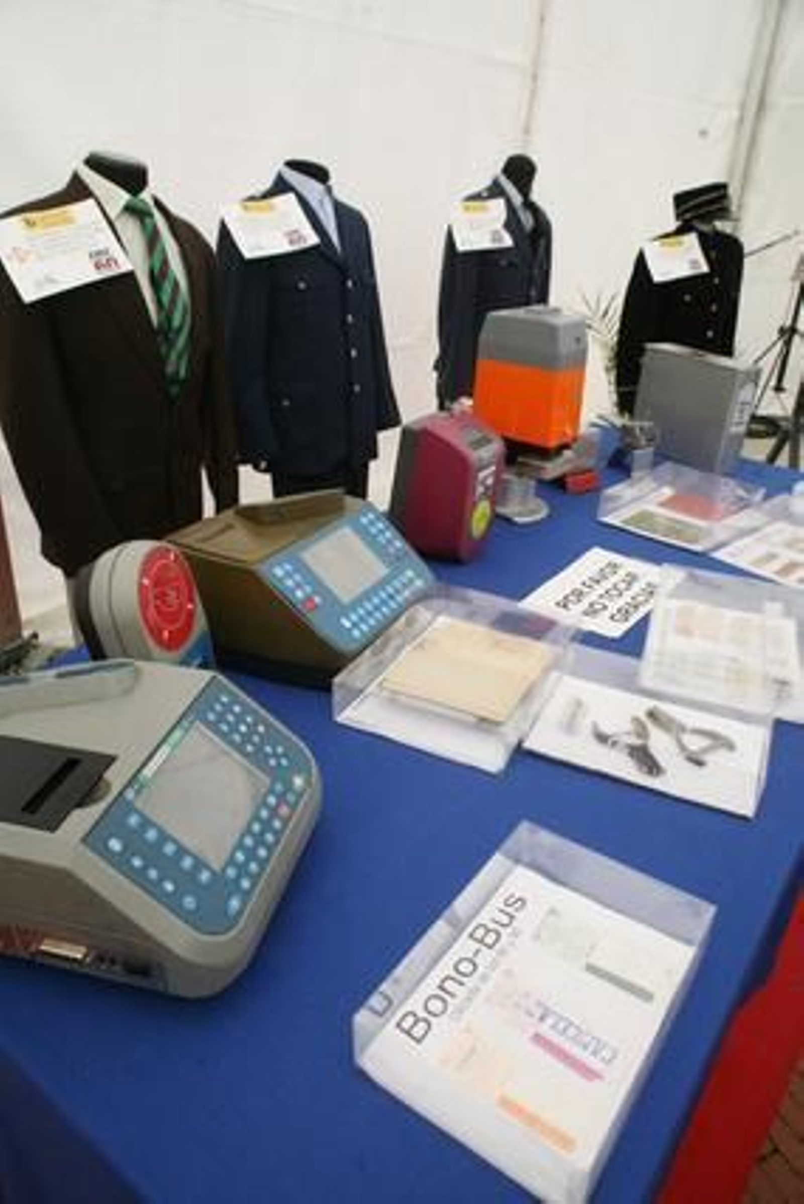 El tranvía se podrá contemplar en la exposición ubicada en la plaza de la Marina hasta el 26 de septiembre con motivo de la novena Semana de la Movilidad y del 60 aniversario de la EMT