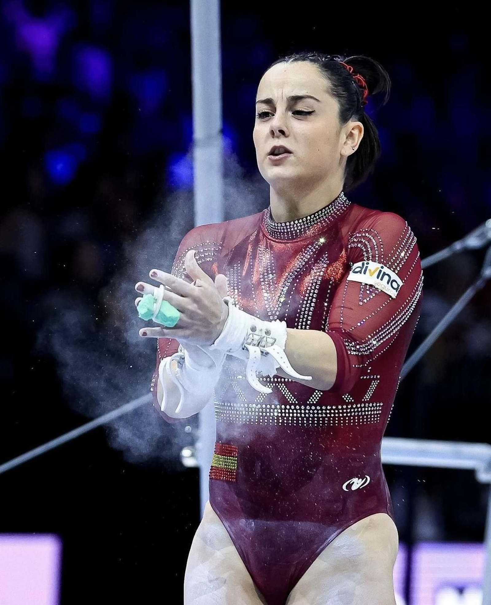 Ana Pérez se prepara para el inicio de un ejercicio durante los últimos Europeos en Rimini.