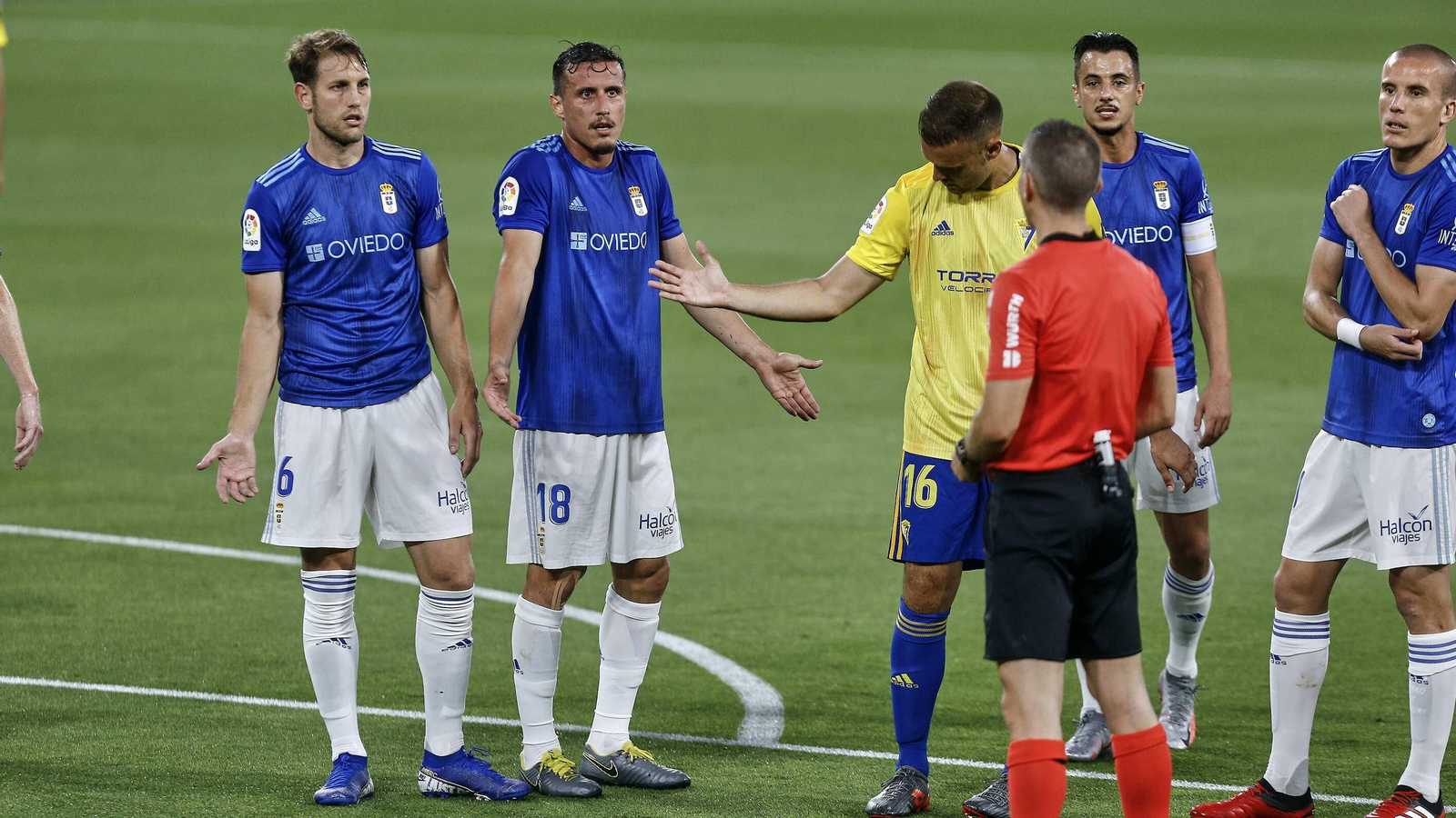 Las imágenes del Cádiz-Oviedo