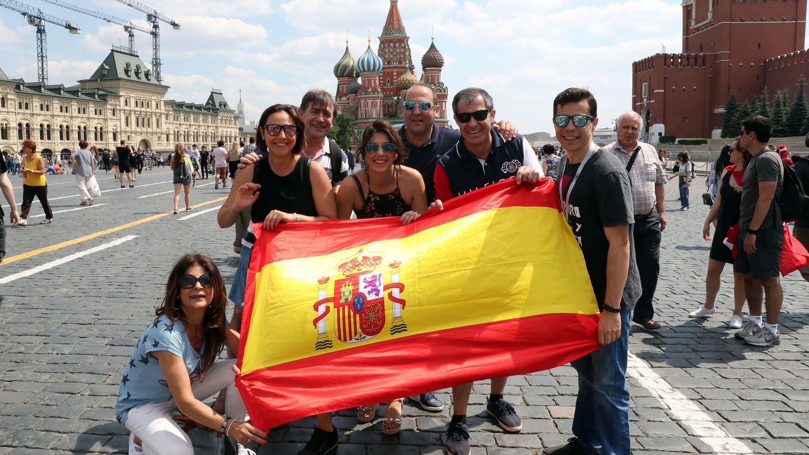 Un grupo de aficionados españoles, en Moscú.