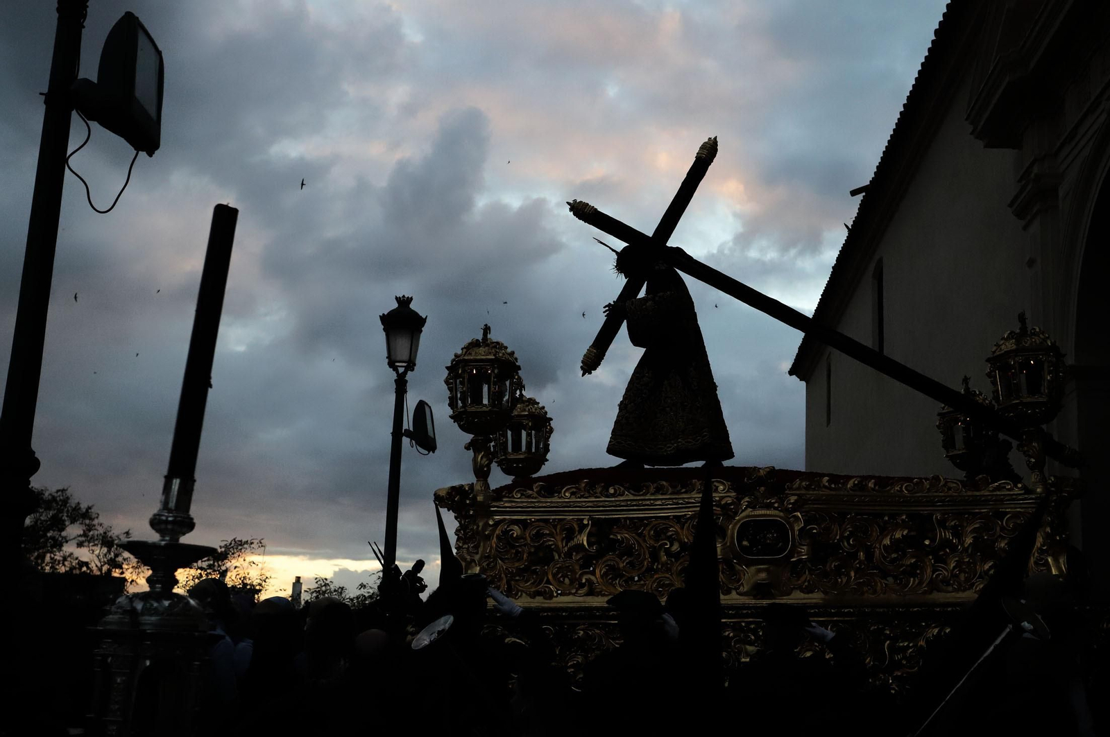 Imágenes de Pasión en su procesión por Huelva