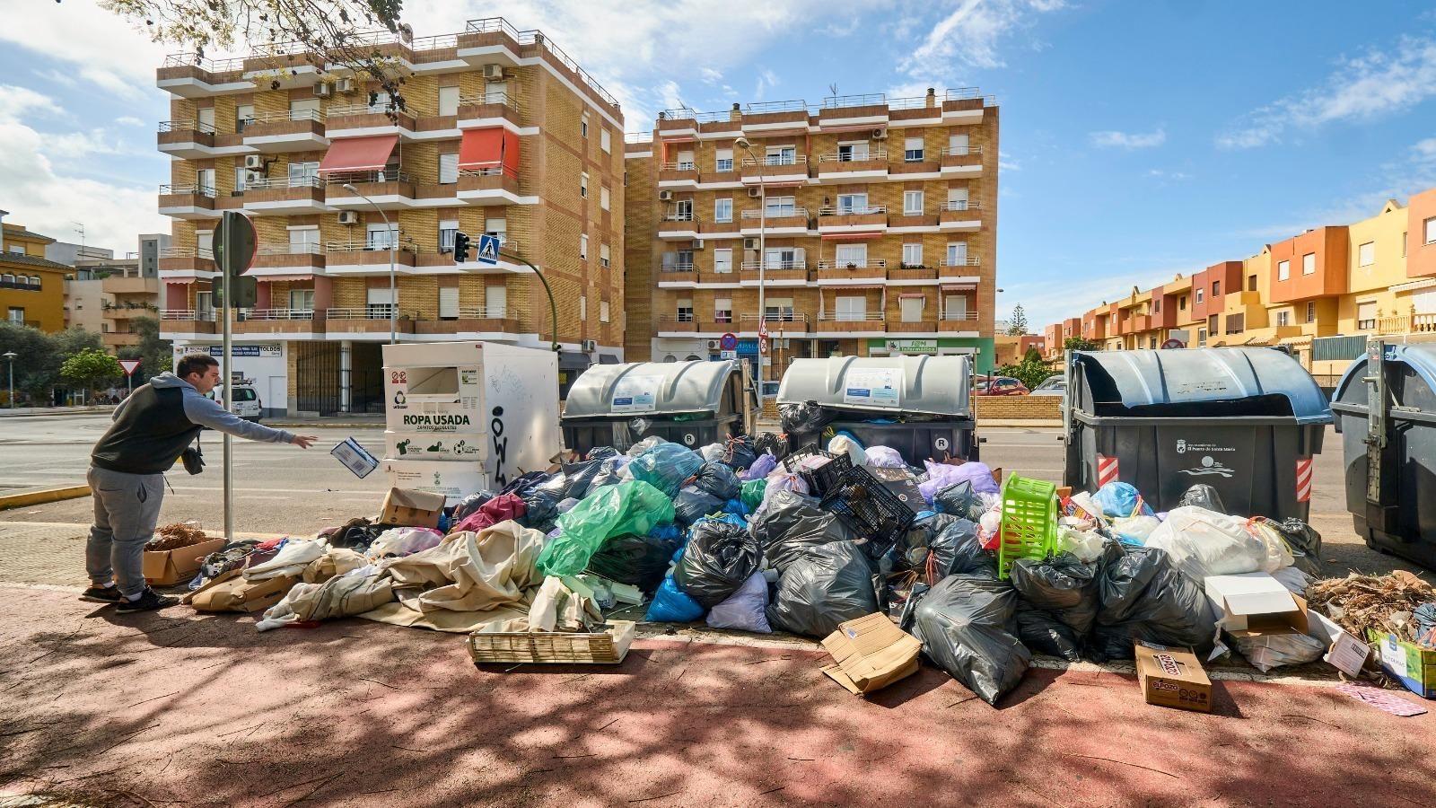 Otro punto negro ayer en la avenida de la Libertad, en la zona sur de El Puerto.