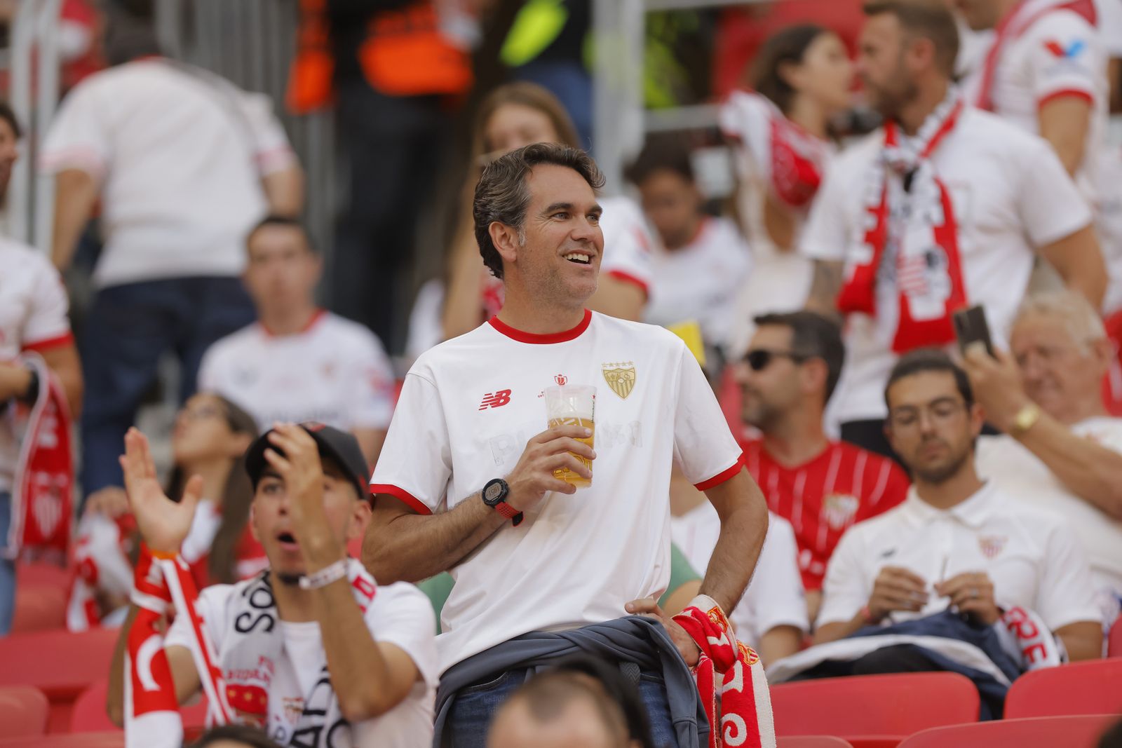 Búscate en las fotos del Sevilla-Roma