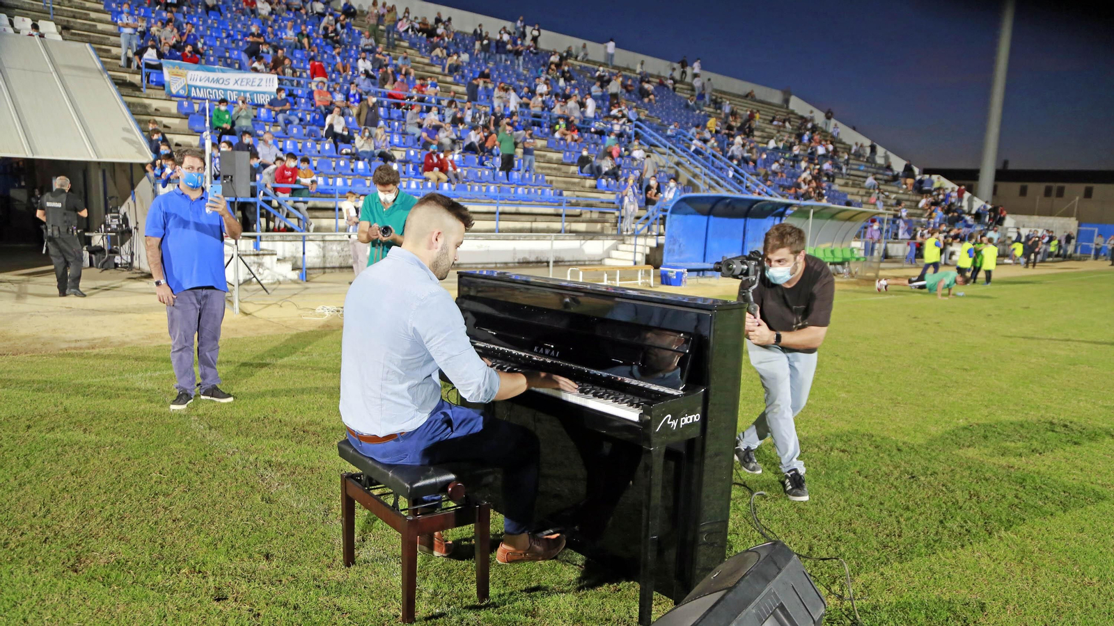 Imágenes de la presentación del Xerez CD y  Trofeo Feria de La Vendimia en La Juventud