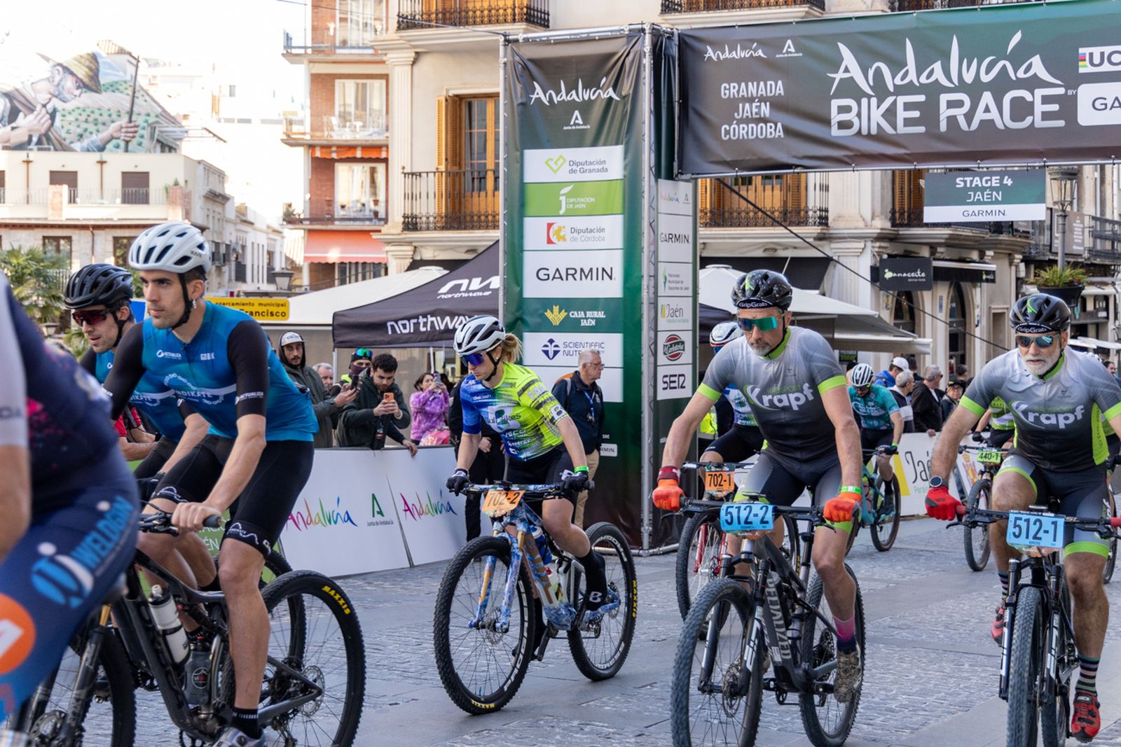 Jaén, protagonista de nuevo en la salida de la tercera etapa de la Andalucía Bike Race
