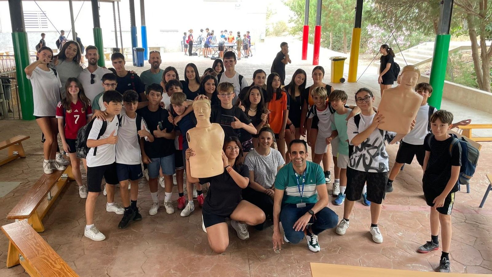 El Hospital Vithas Almería imparte un taller de RCP a alumnos del IES Mar Mediterráneo