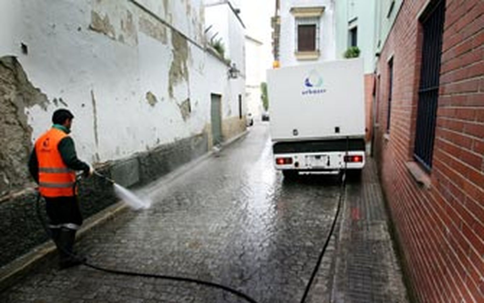 El comité de Urbaser cifra en 75 el déficit de barrenderos de la ciudad