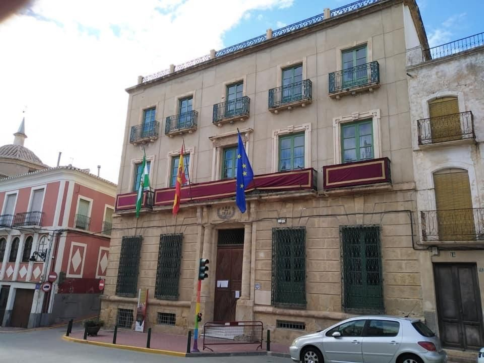 Cuevas decreta luto oficial por la muerte de un vecino por coronavirus.