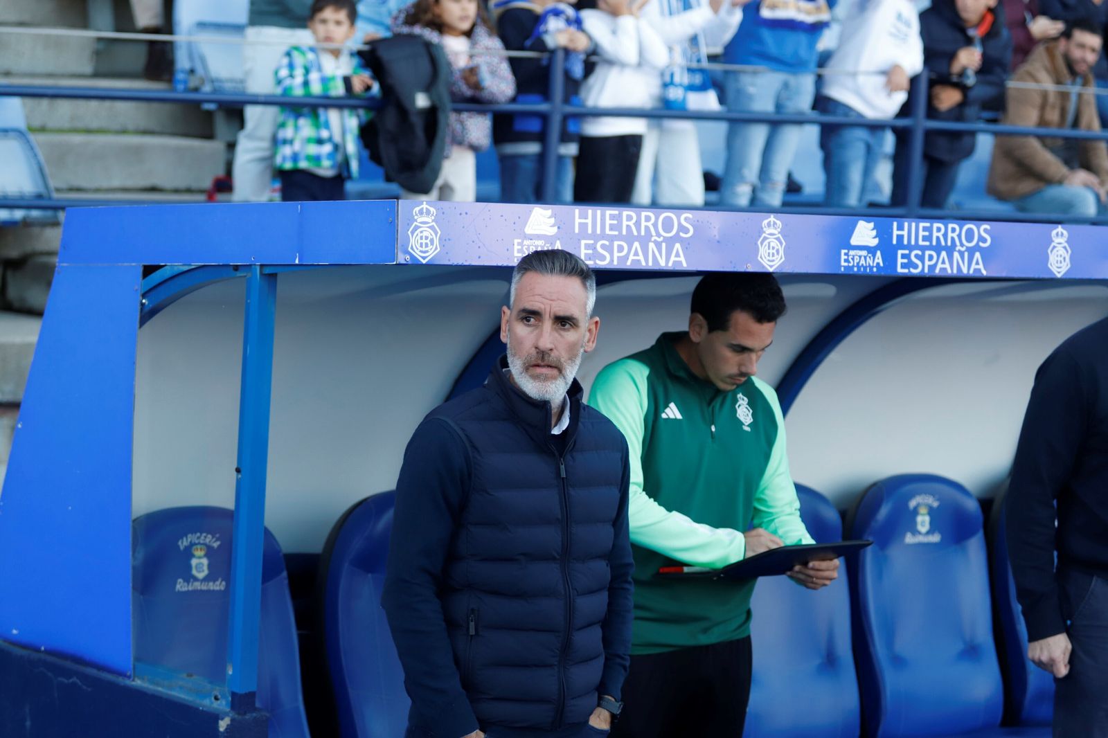Abel Gómez, en el banquillo del Nuevo Colombino.