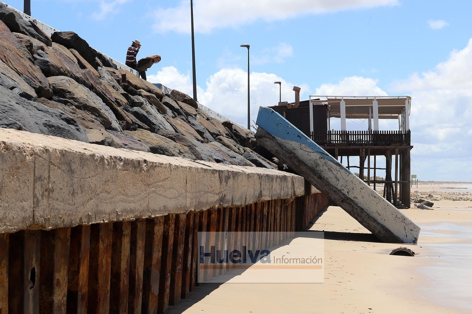 Imágenes de la zona de la playa de Matalascañas más afectada por el temporal