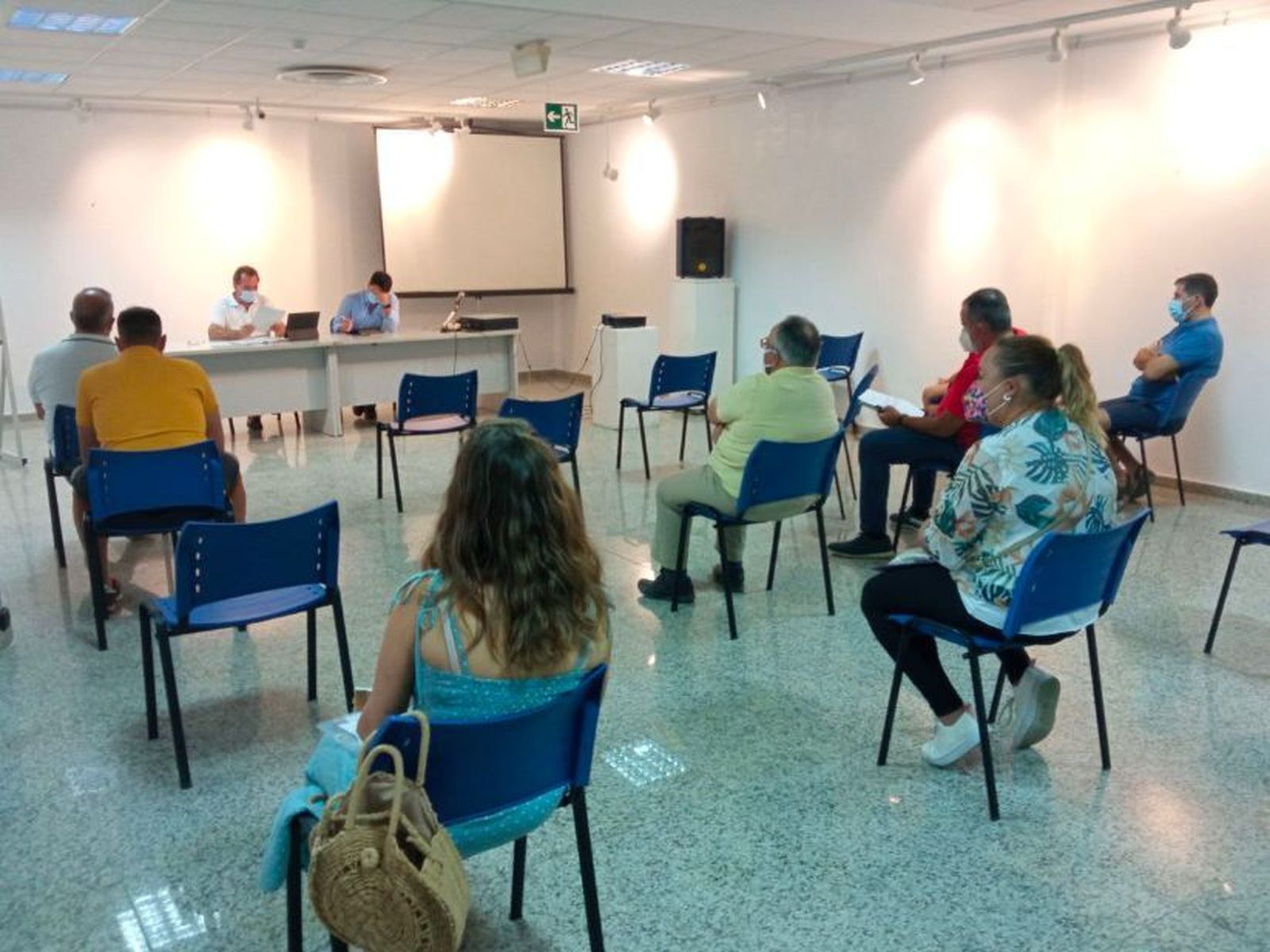 Un momento de la reunión del consejo escolar municipal de Puente Genil.