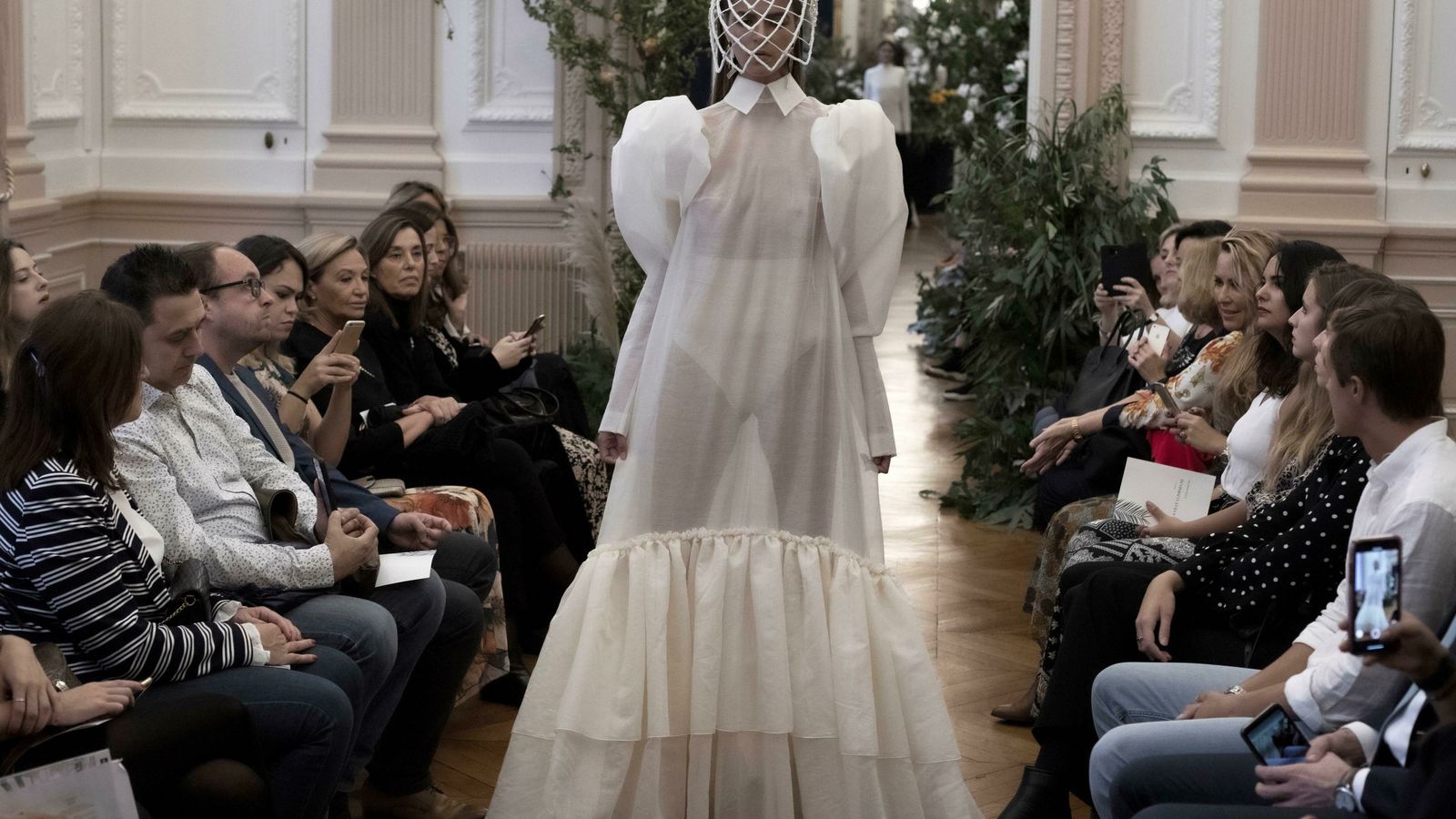 Un diseño de Juana Martín presentado en París.