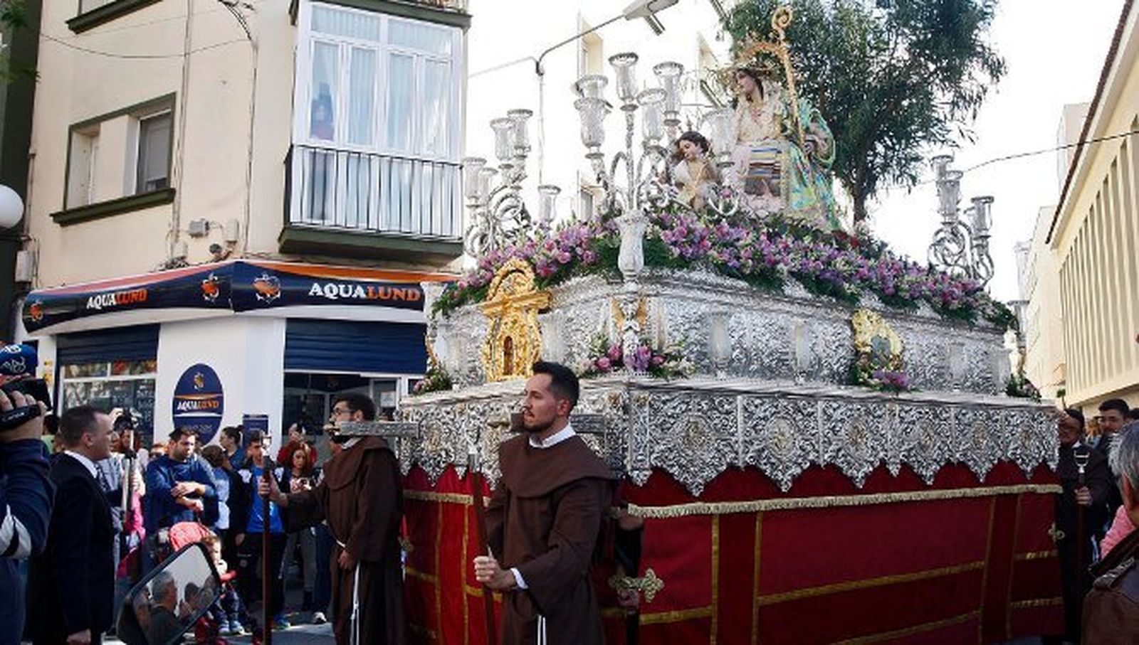 La Virgen de la Pastora, en su salida procesional por el entorno de Trille en el mes de mayo.