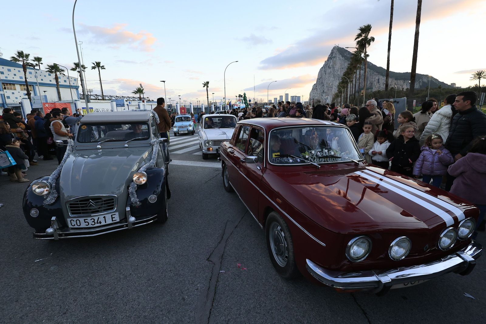 Búscate en las fotos de la cabalgata de Reyes Magos 2026 en La Línea