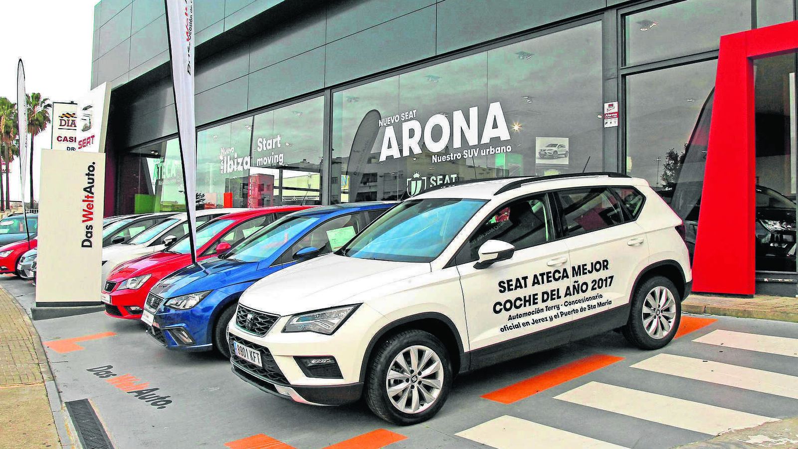 Exteriores del concesionario Seat de Jerez. Modelos del Seat Ateca, Mejor coche del año 2017.