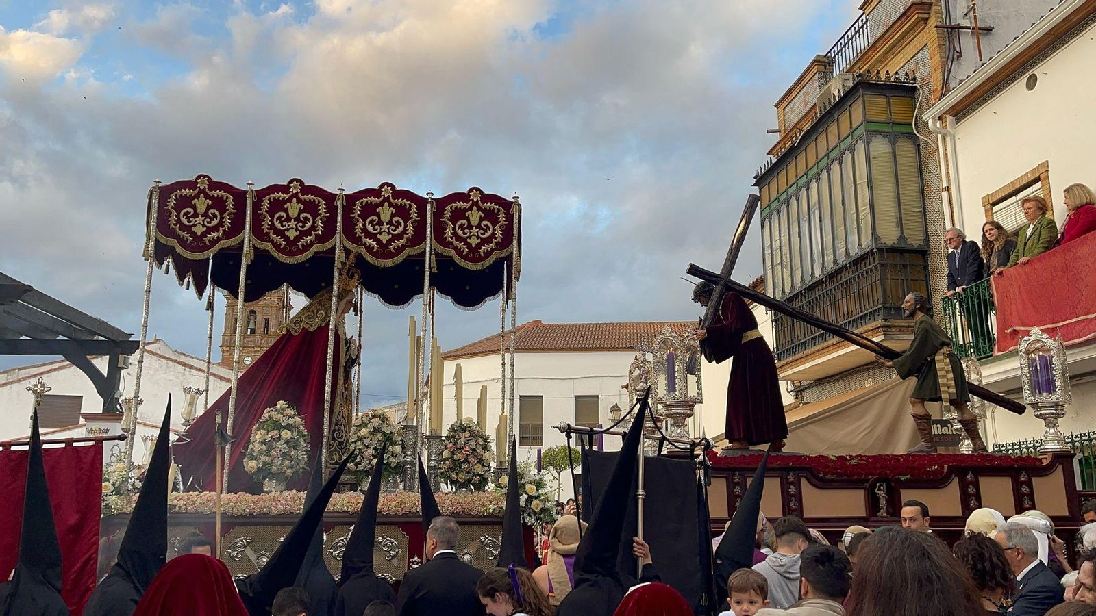 Encuentro entre Ntro. Padre Jesús Nazareno y la Virgen de los Dolores en Zalamea la Real.