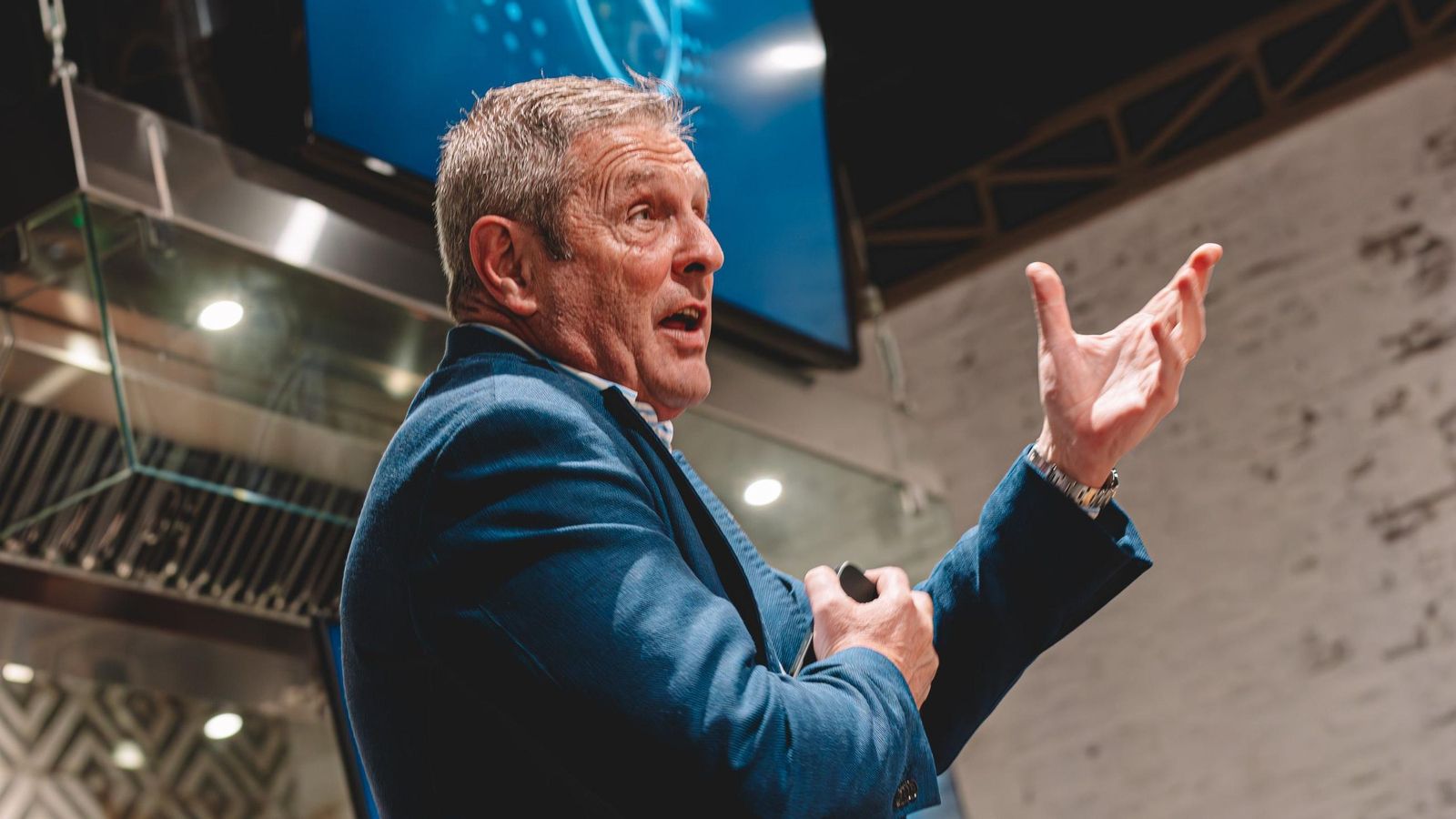 Jorge García Faciaben, gerente de Granada Premium durante su discurso de bienvenida al evento.
