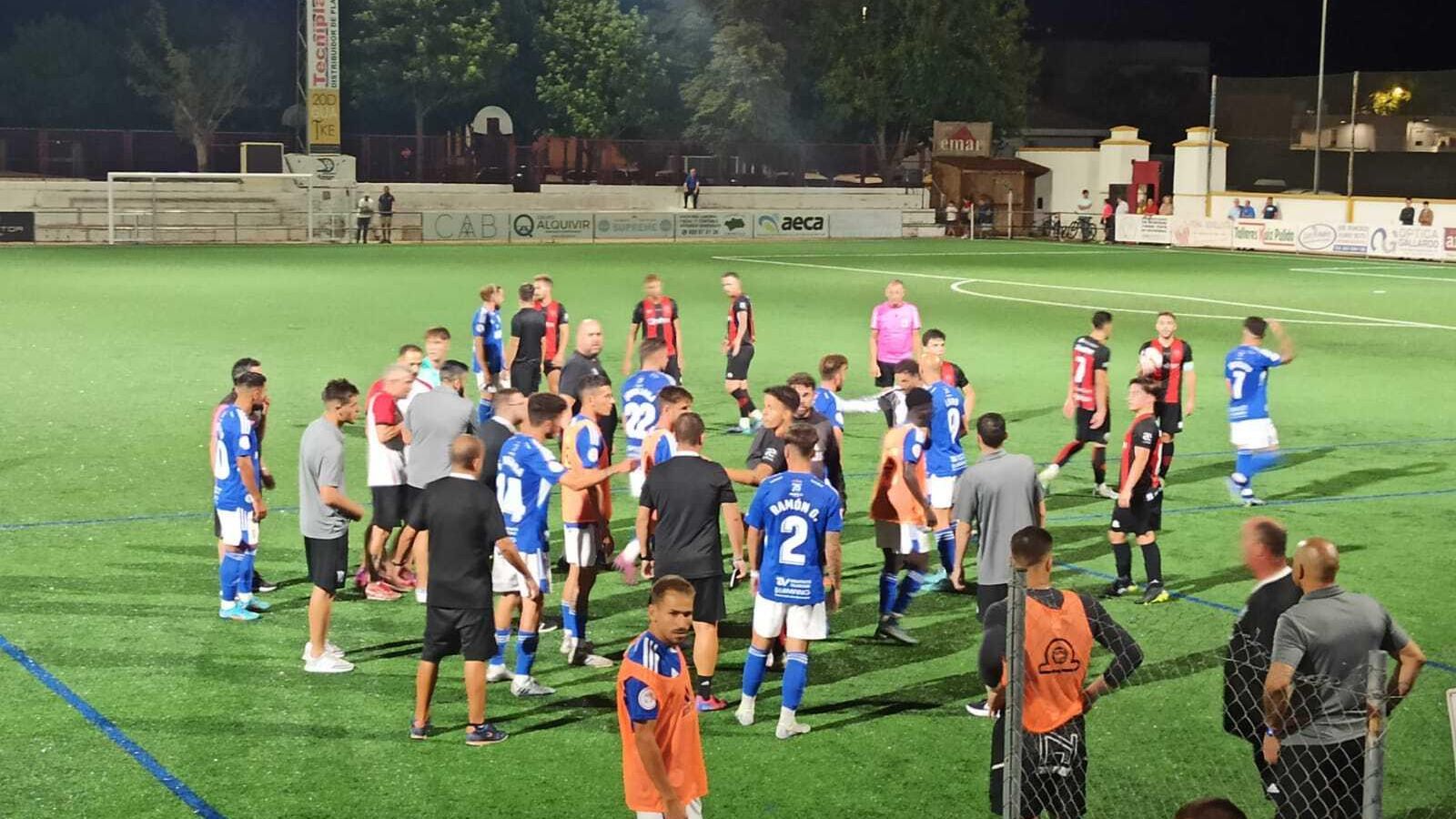 El partido estuvo parado varios minutos tras una tángana entre jugadores de los dos equipos.
