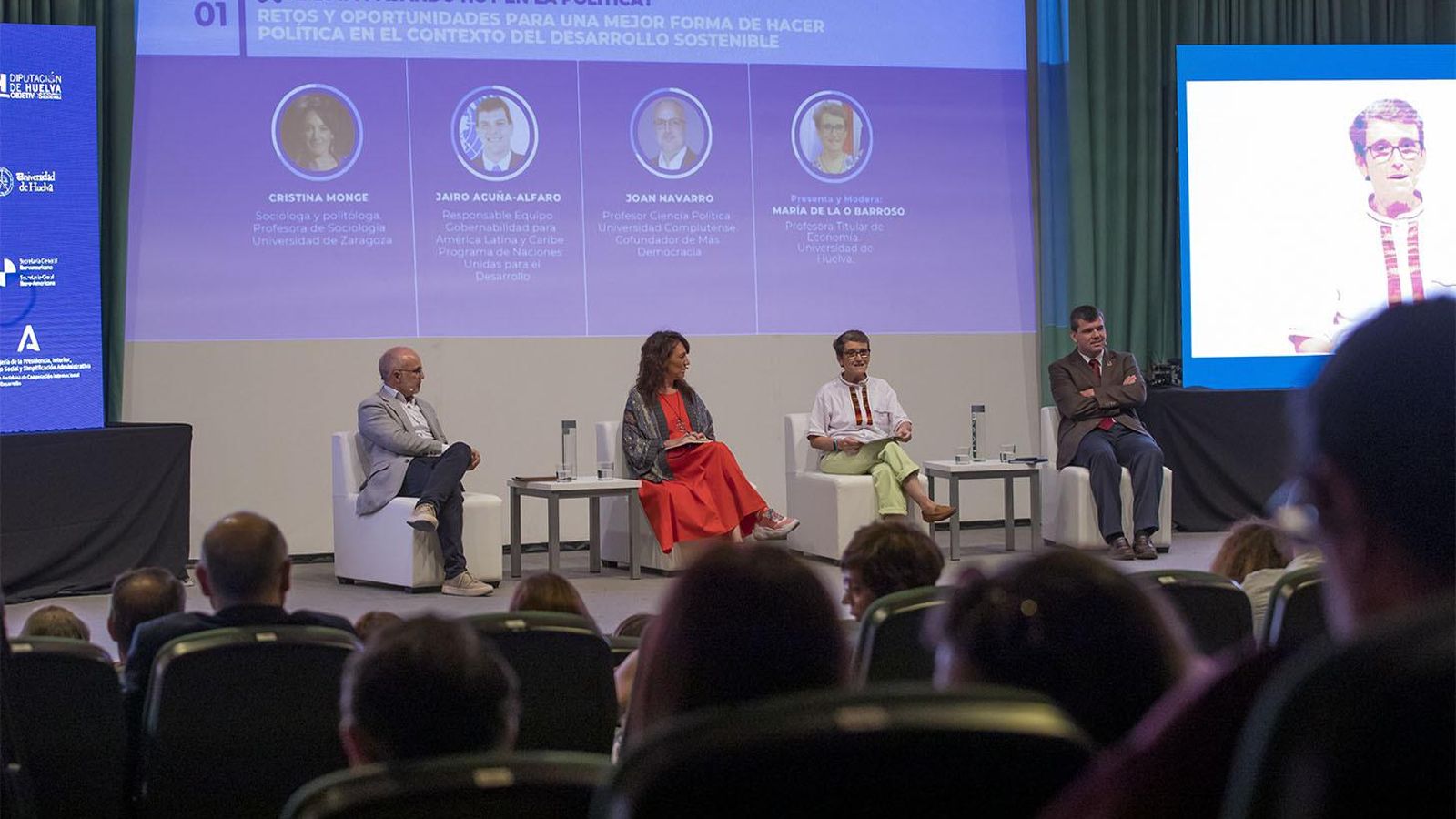 Mesa redonda del foro 'Gobierno de Desarrollo Sostenible'.