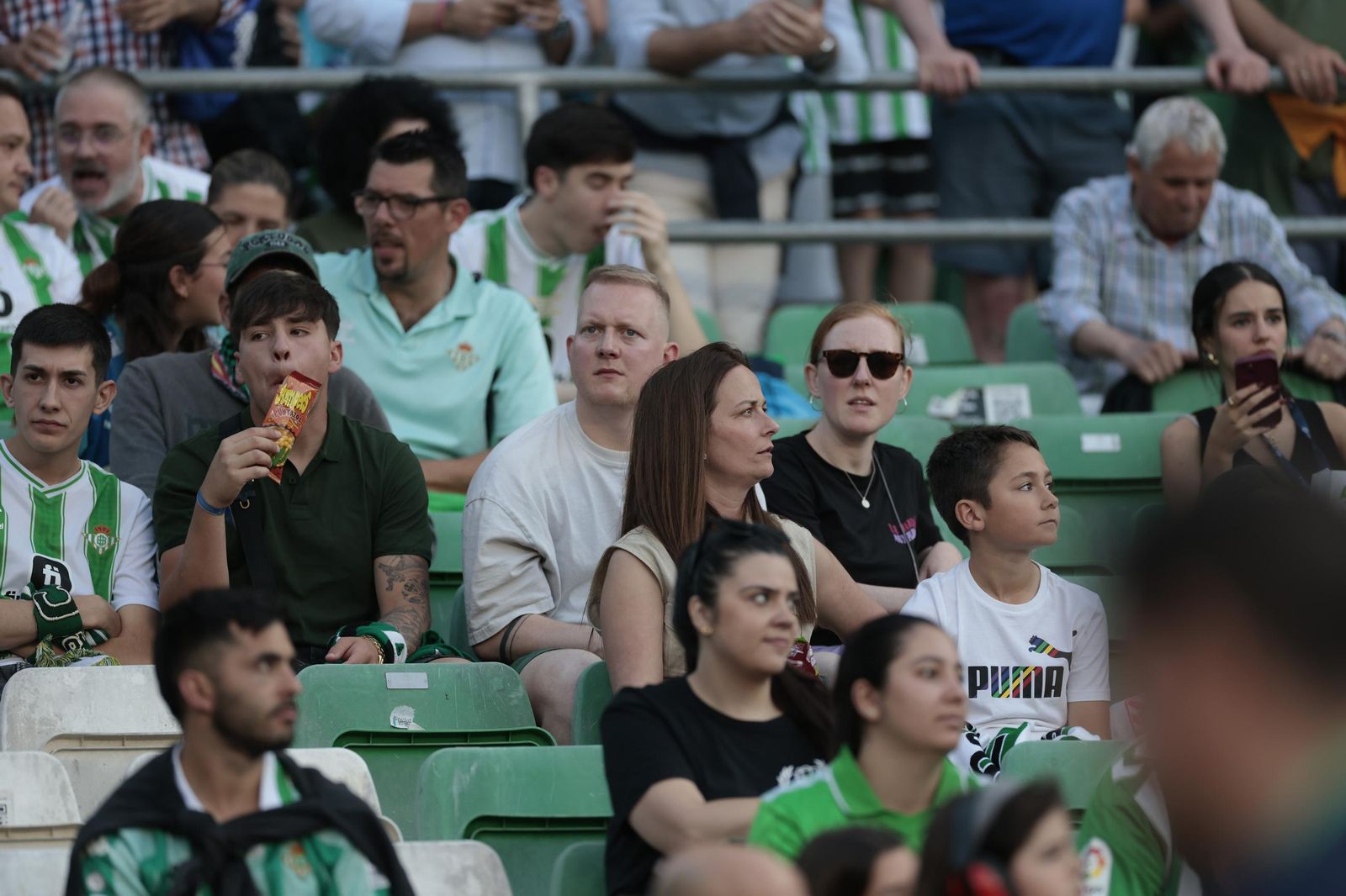 Búscate en las fotos del Betis - Valencia