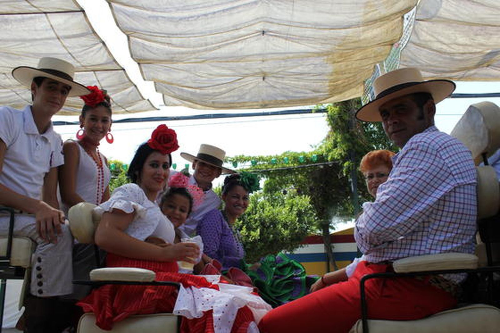 Hora de barrer la fiesta 

Foto: Lorena Avilés