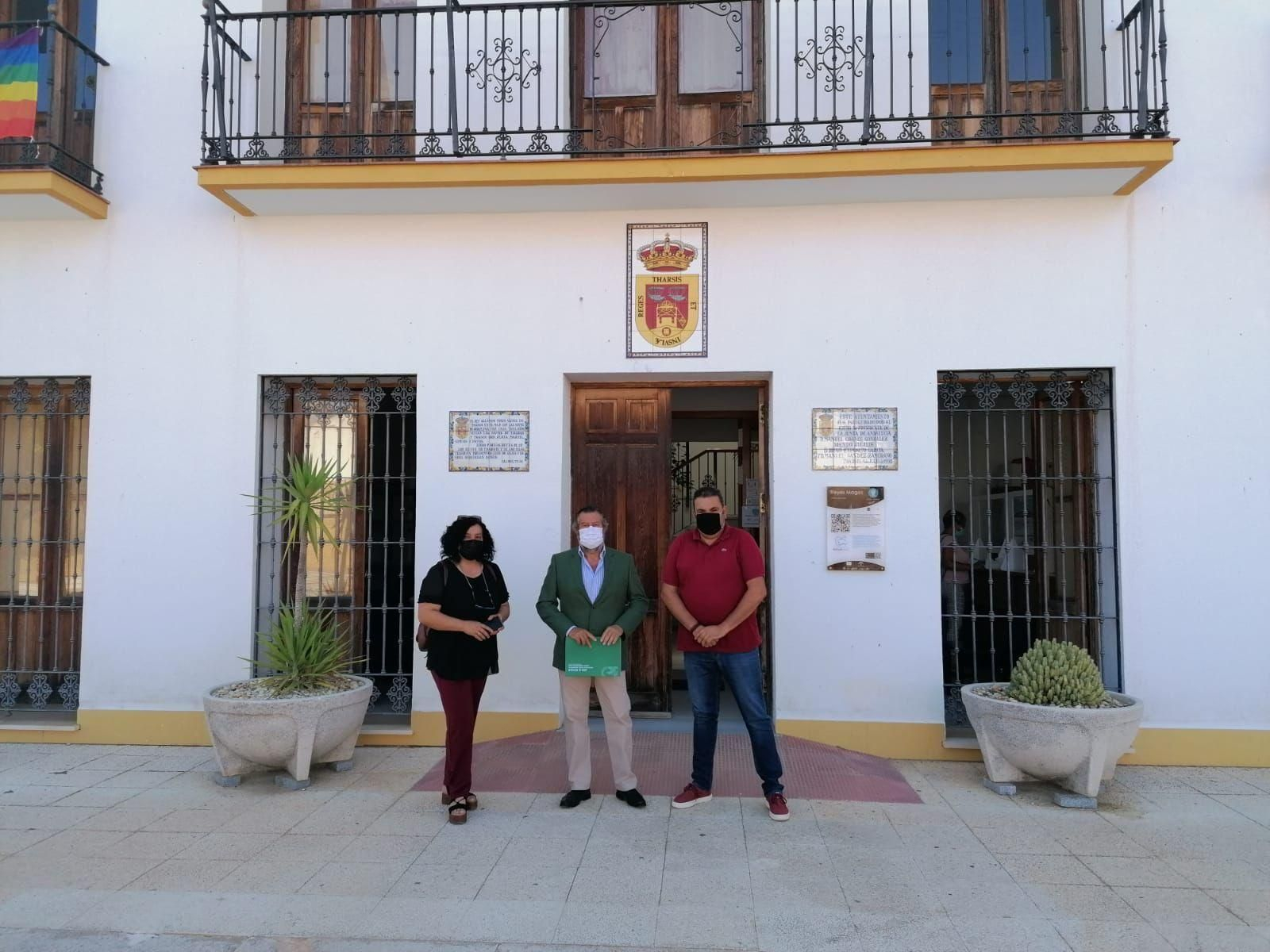 Reunión en&nbsp; Tharsis&nbsp; del delegado territorial,  Alfredo Martín junto al presidente de la Entidad Local Autónoma.