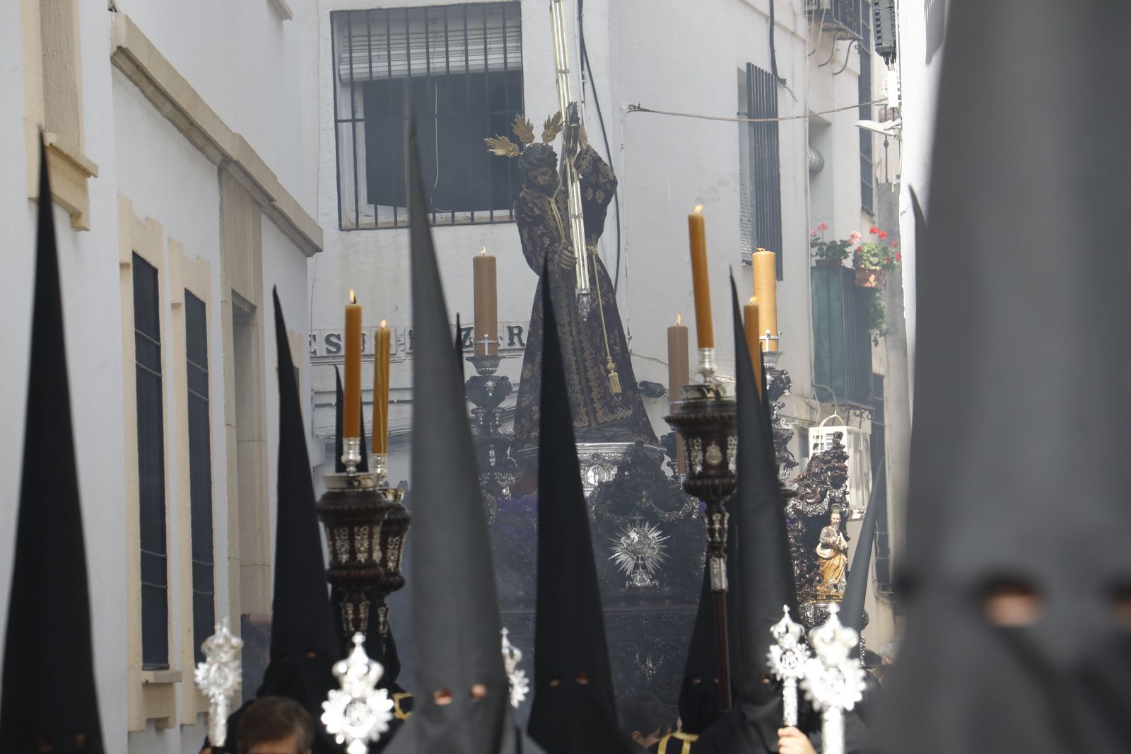 Jueves Santo en Córdoba: La procesión del Nazareno, en imágenes