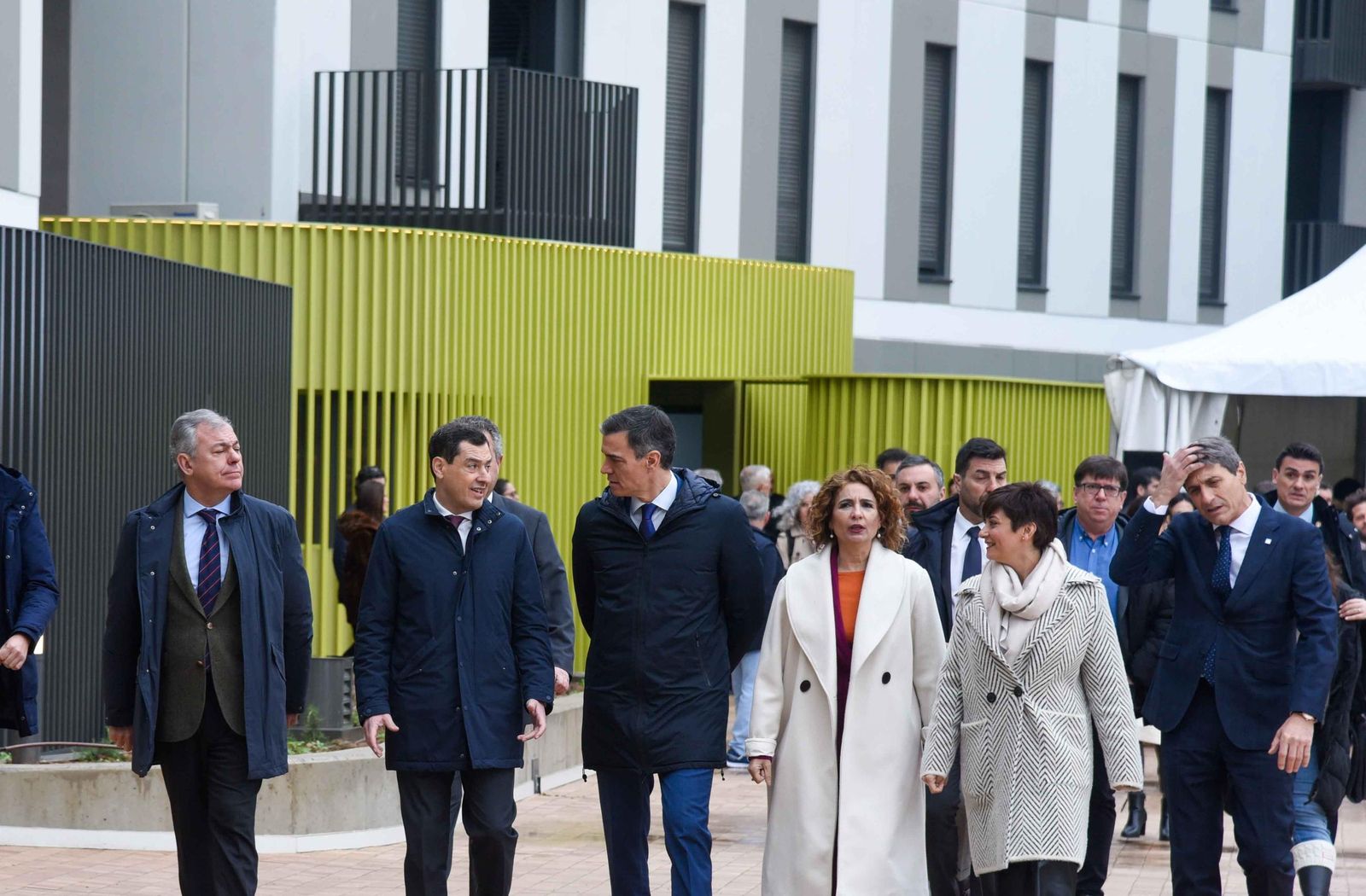 Pedro Sánchez y autoridades preside el acto de entrega de llaves promoción de vivienda pública de alquiler asequible en Sevilla