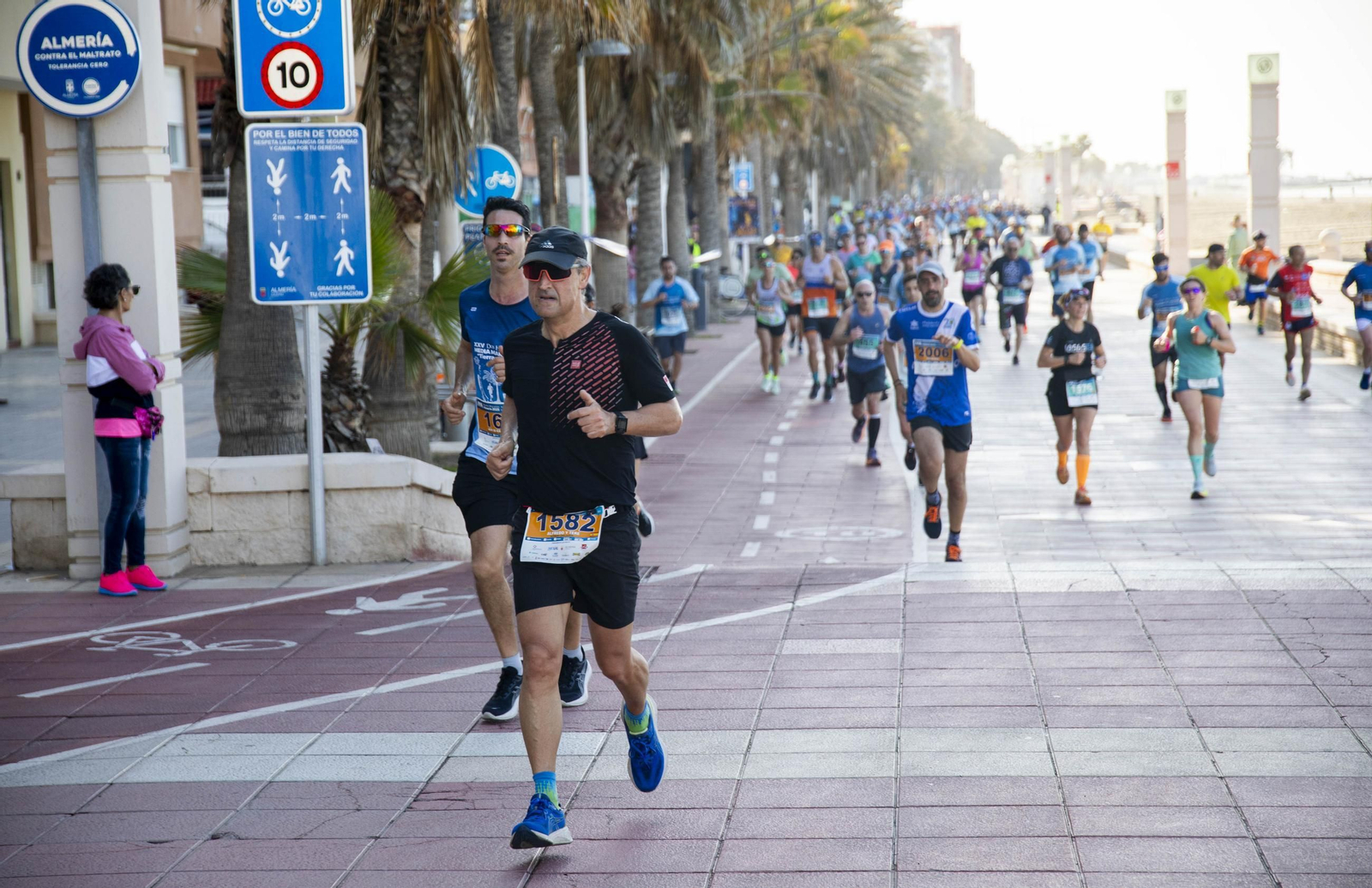 El Medio Maratón de Almería 2025, en imágenes