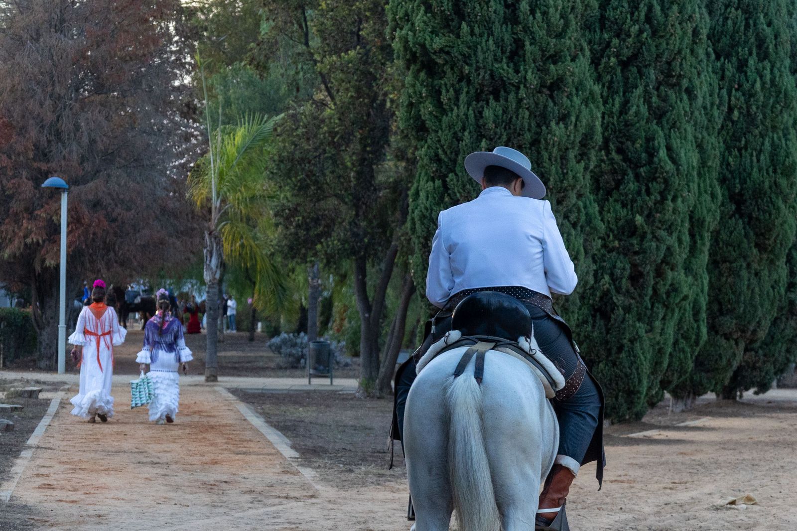 Feria del Caballo 2023: Imágenes del ambiente en la noche del sábado
