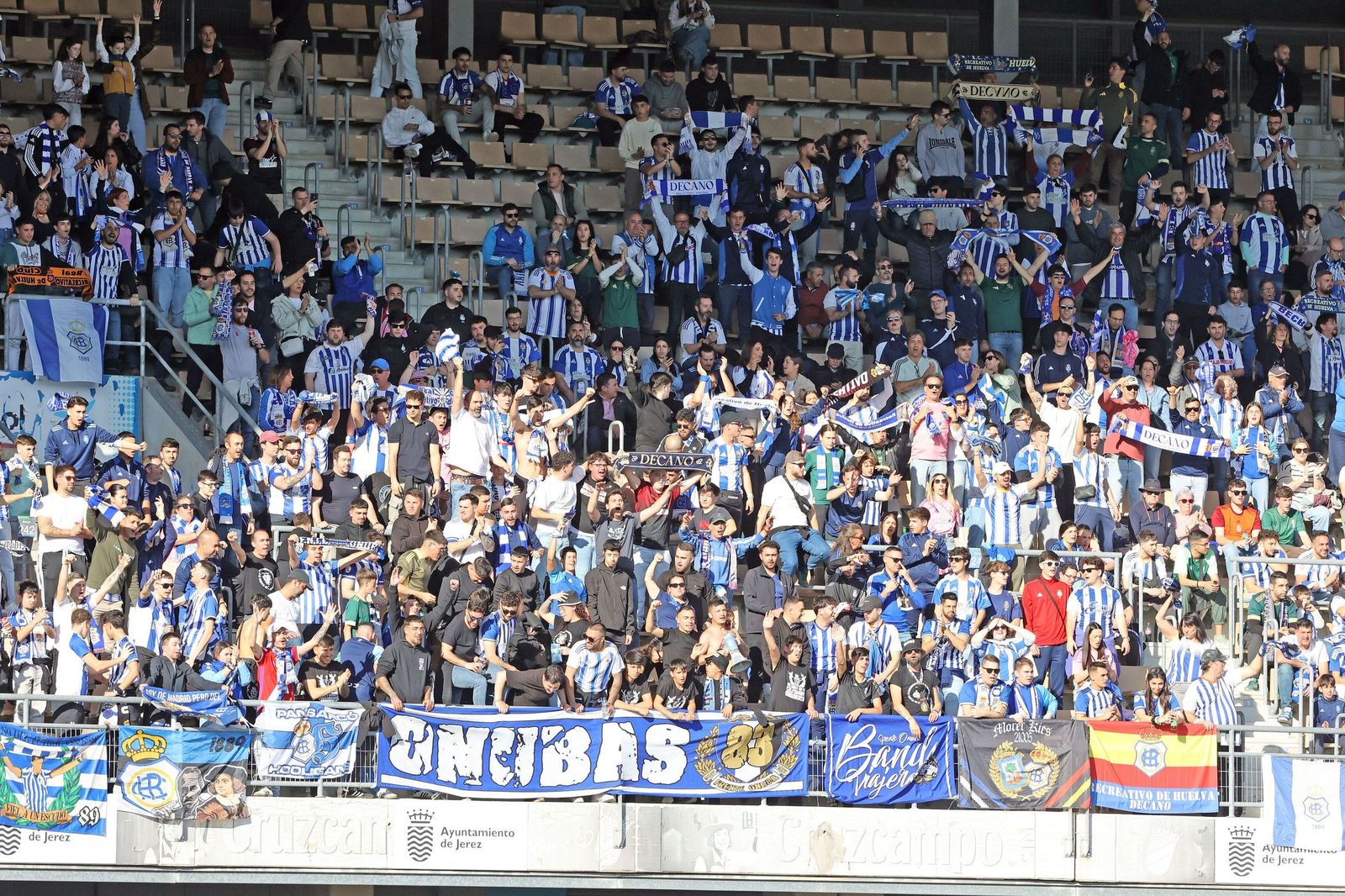 Afición del Recre presente el pasado domingo en Chapín.