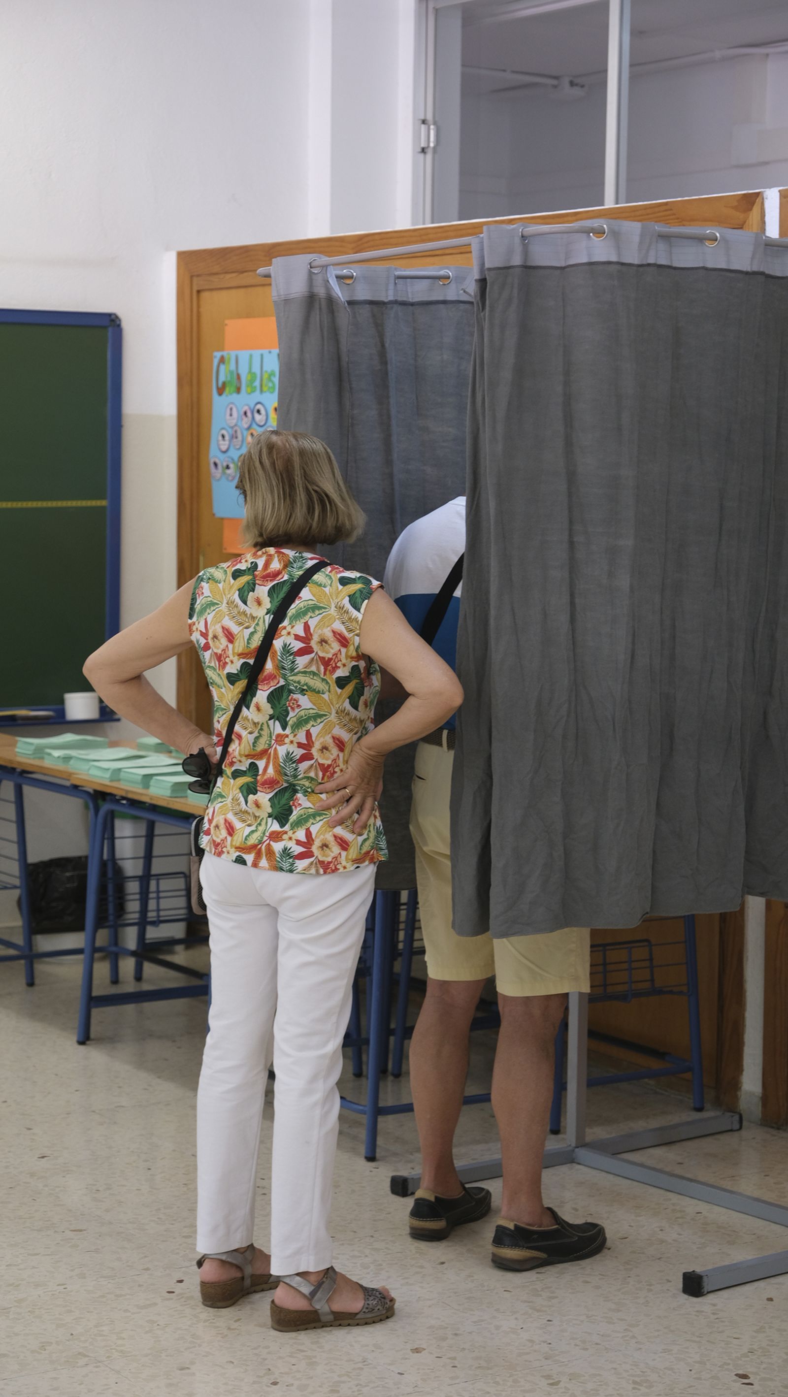 Imágenes de la votaciones en Almería al parlamento andaluz