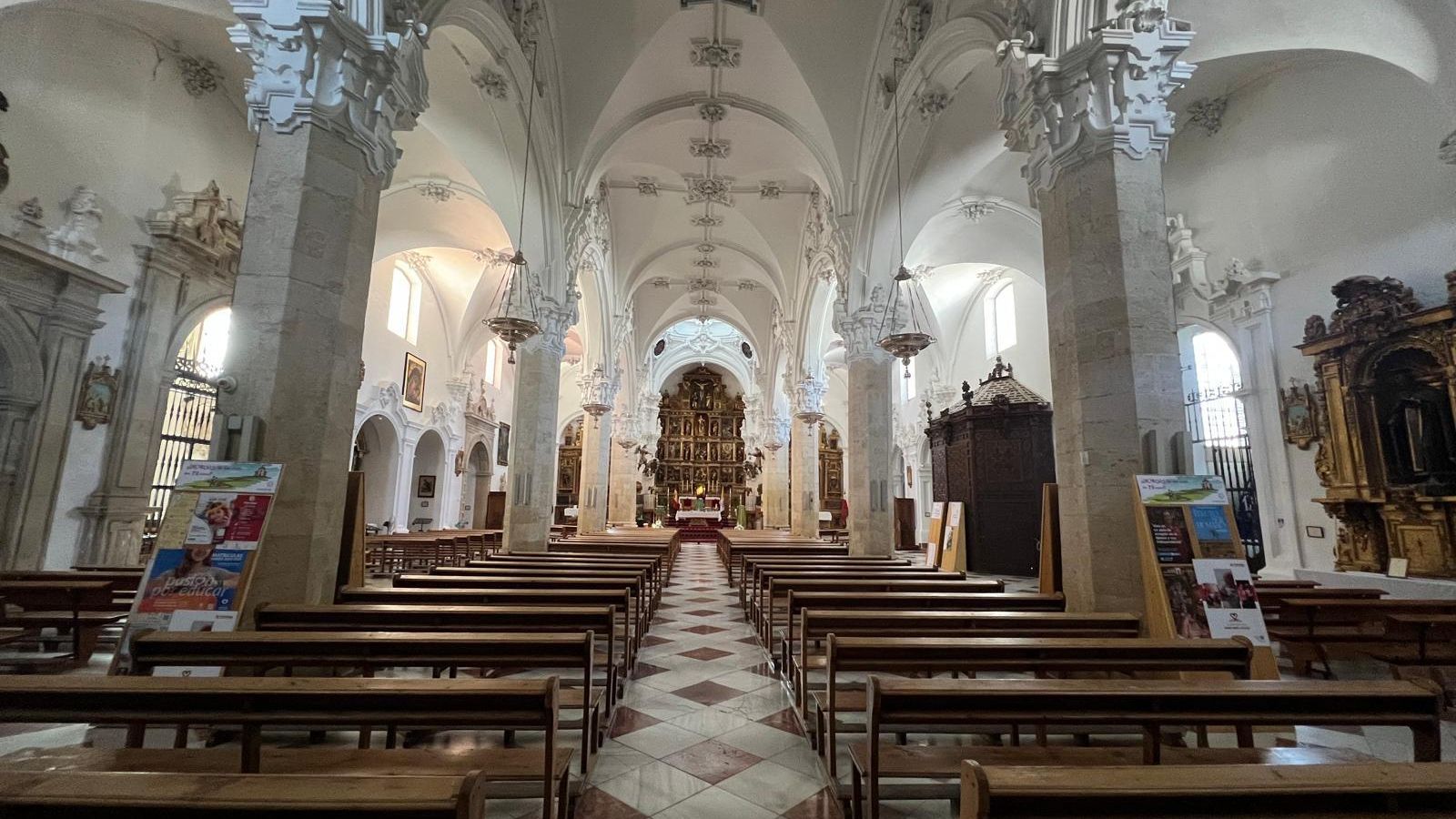 Vista de las tres naves de la iglesia de la Asunción de Priego de Córdoba.