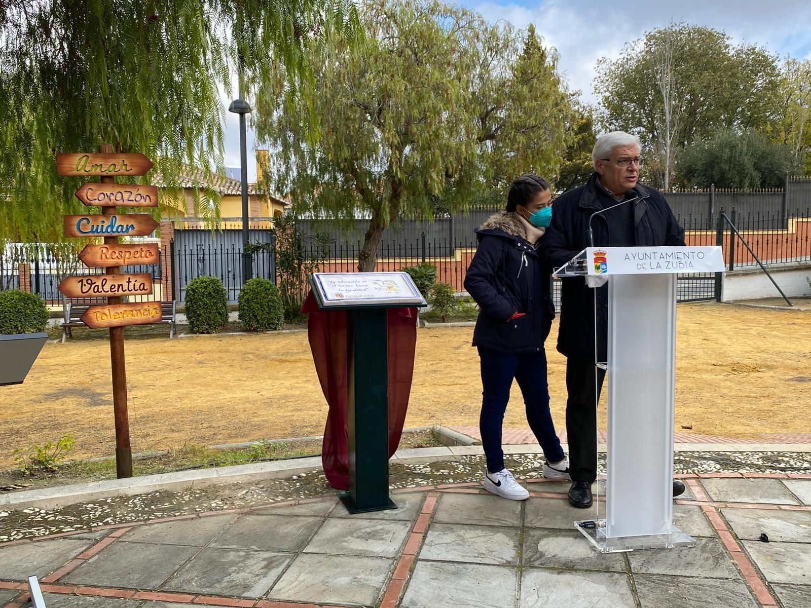 Un momento del homenaje en La Zubia a la maestra asesinada en 2020 por su expareja.