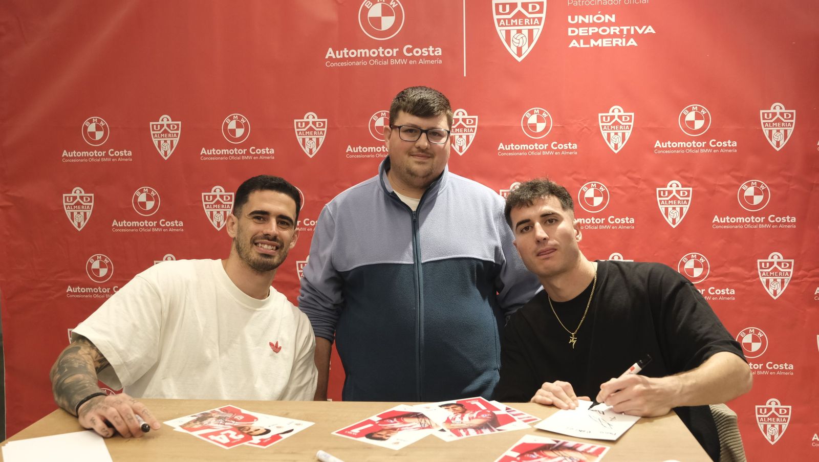 La firma de autógrafos de Jon Morcillo y Miguel de la Fuente en Automotor Costa BMW