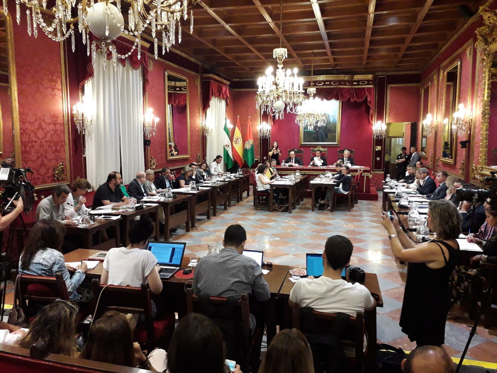 Un momento del pleno de organización celebrado la mañana de este viernes en el Ayuntamiento de Granada.