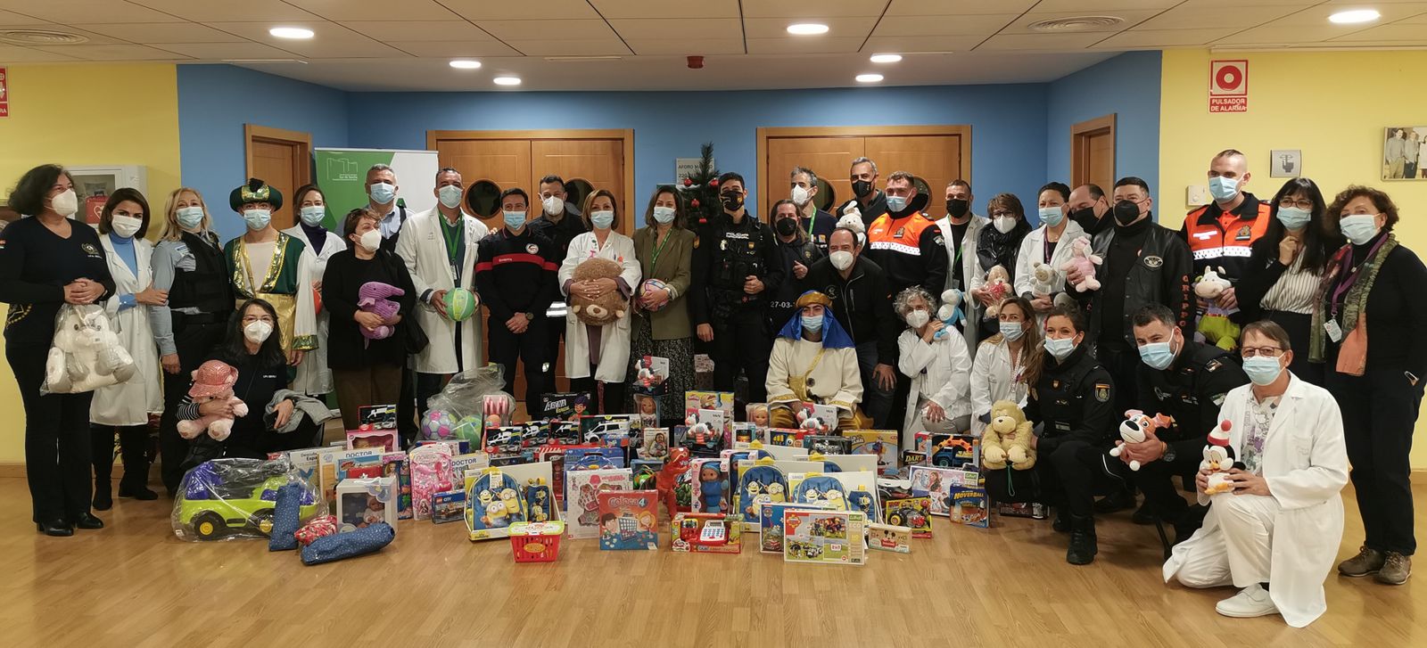 Entrega de regalos de la Asociación Sonrisas.