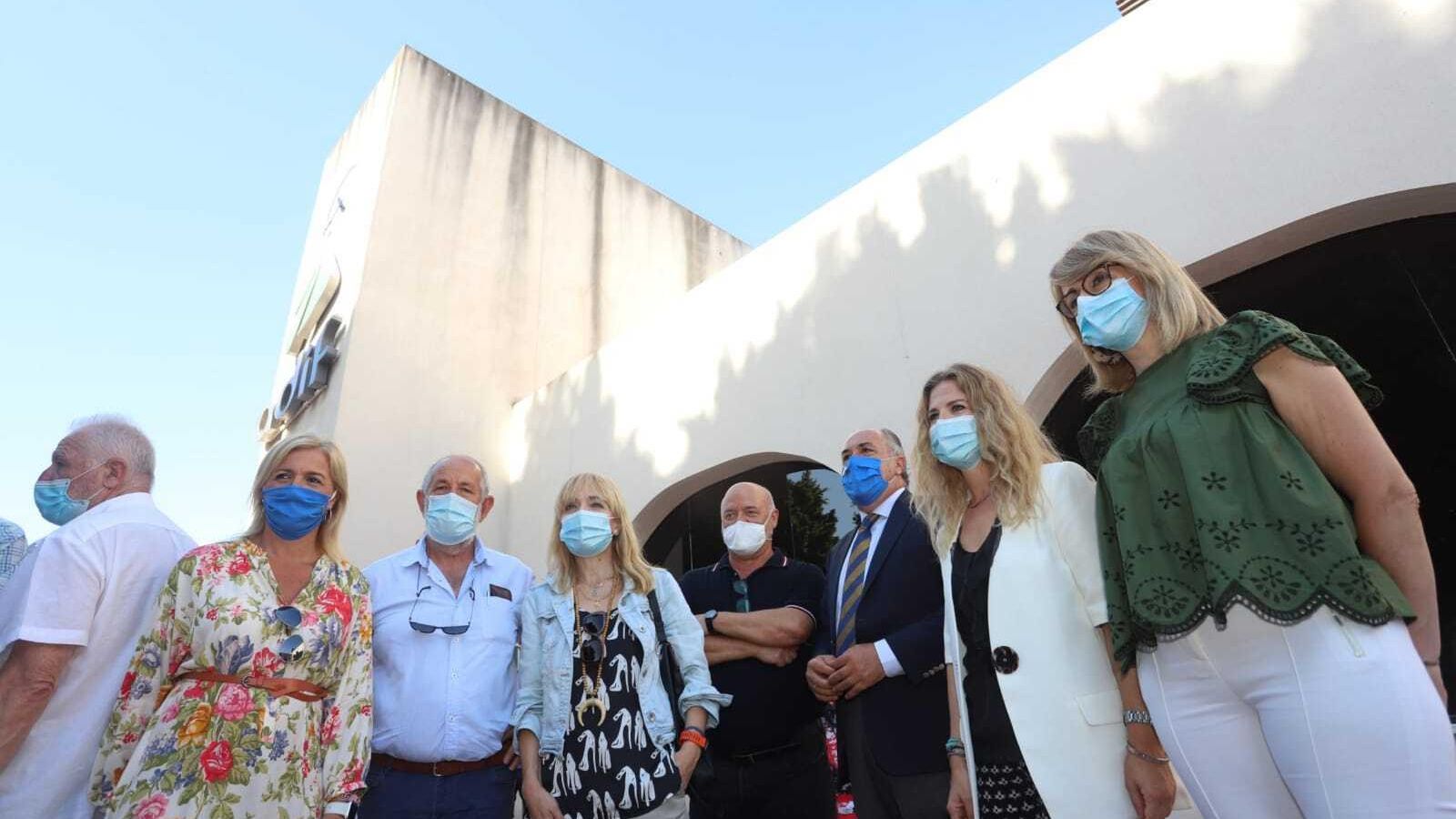 Eva Pajares, Carmen Castilla, Miguel Alberto Díaz, José Ignacio Landaluce, Ana Mestre y Pilar Pintor, entre los concentrados.
