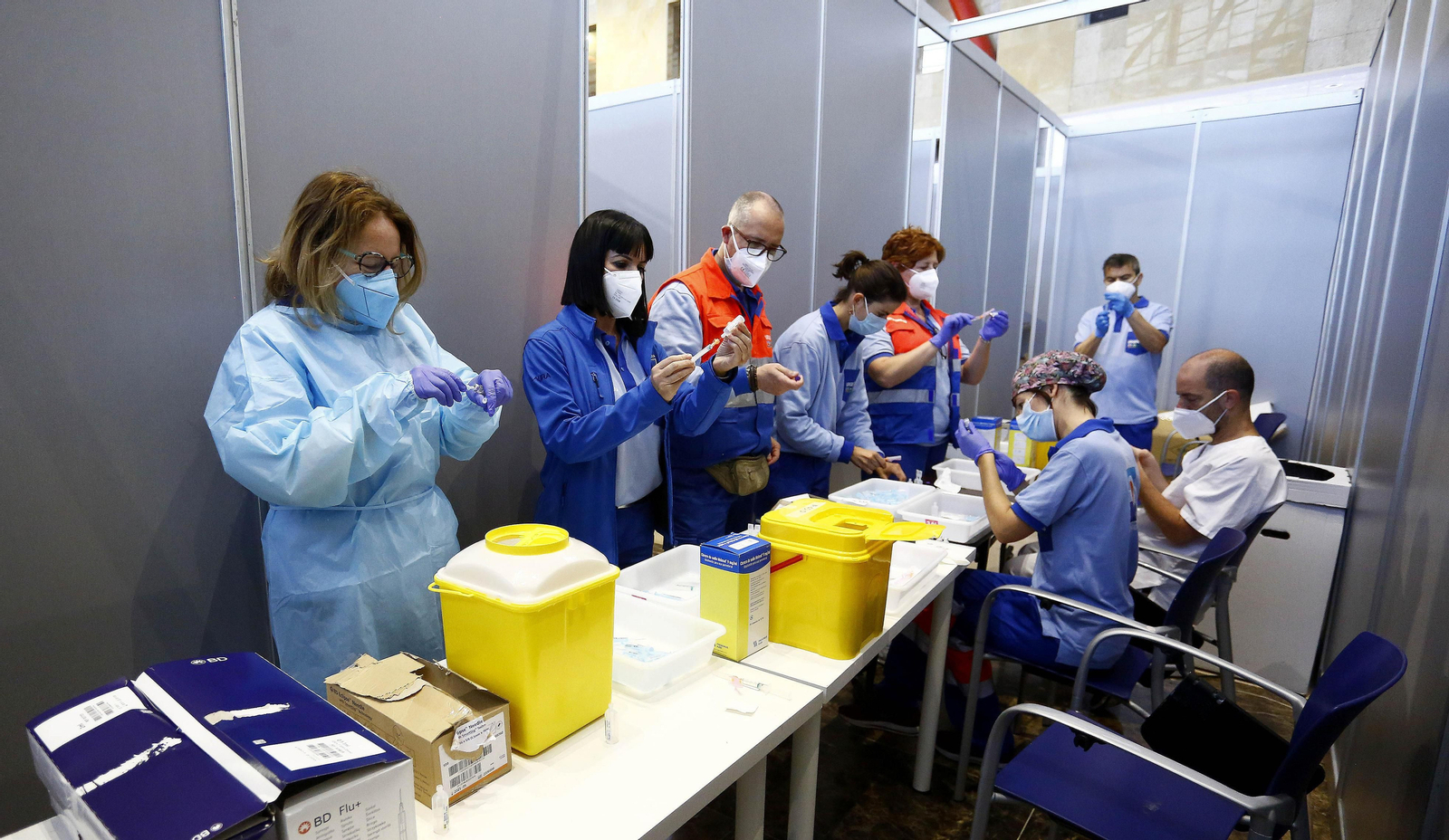 La vacunación del Palacio de Ferias de Málaga, en fotos