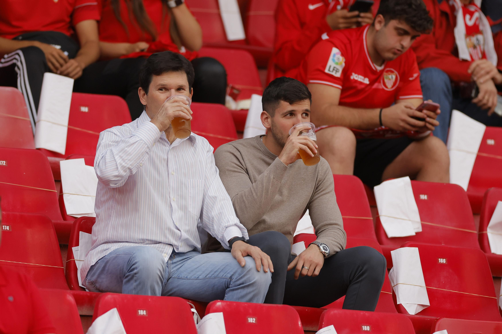 Búscate en las fotos del Sevilla-Juventus