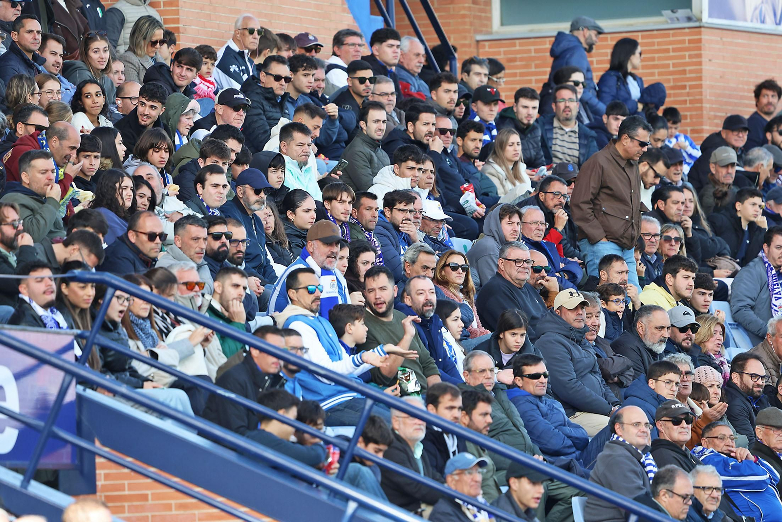 Búscate en las gradas en el Nuevo Colombino en el Recreativo de Huelva - Atlético Antoniano