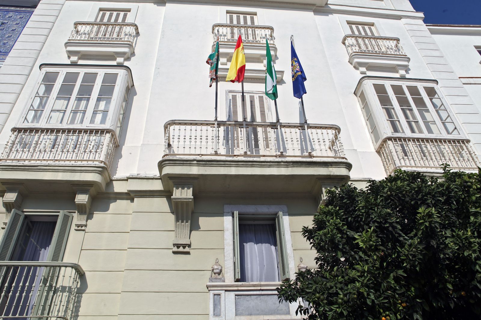 Fachada de la sede de la UNED en Cádiz, en la plaza de San Antonio.