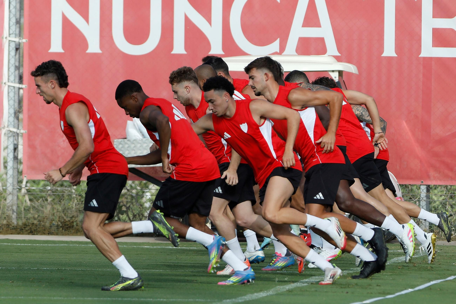 Las fotos del primer entrenamiento del Sevilla FC de la temporada 2025/2026