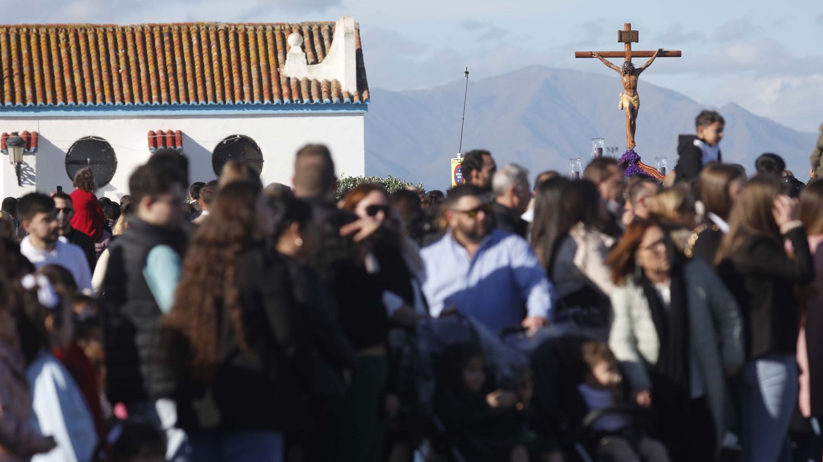 Fotos del Viernes Santo en La Línea: Cristo del Mar y Luz y Esperanza Nuestra, Soledad y Santo Entierro, Cristo del Amor y Misericordia y Amargura.